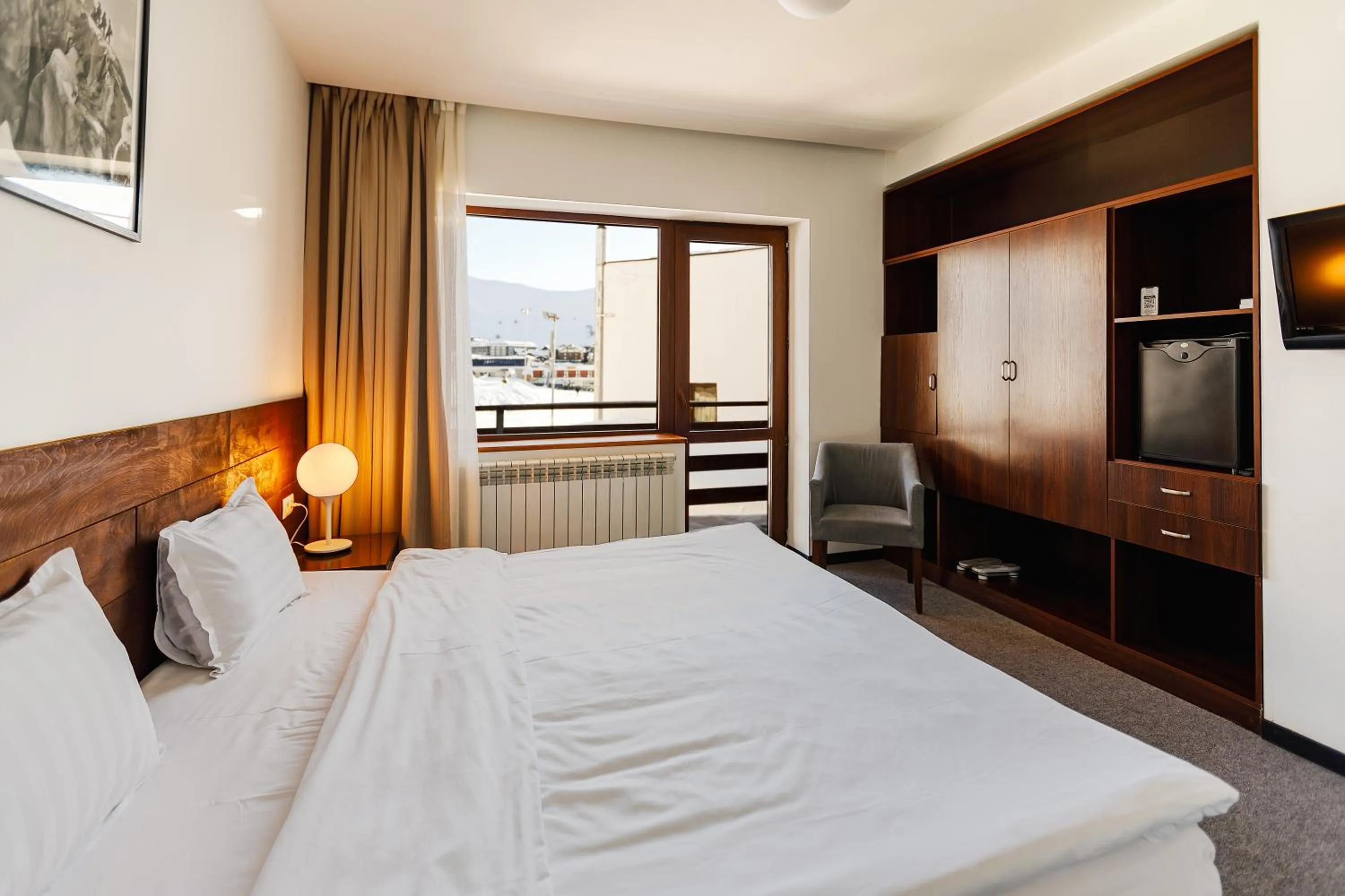 Communal lounge/ TV room, Bed in Hotel Carpe Diem Gudauri