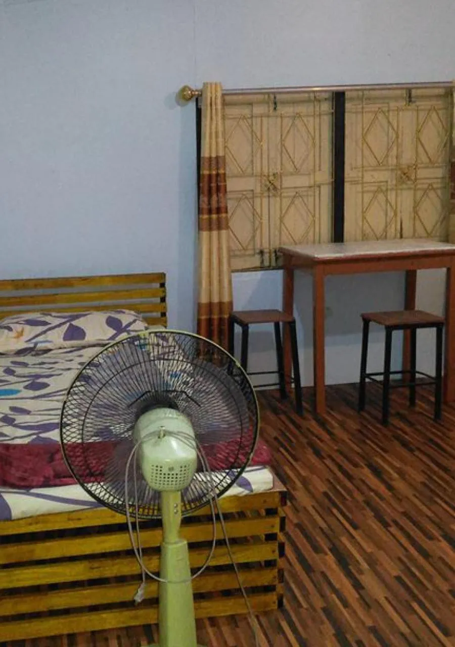 Photo of the whole room, Bed in The Kong