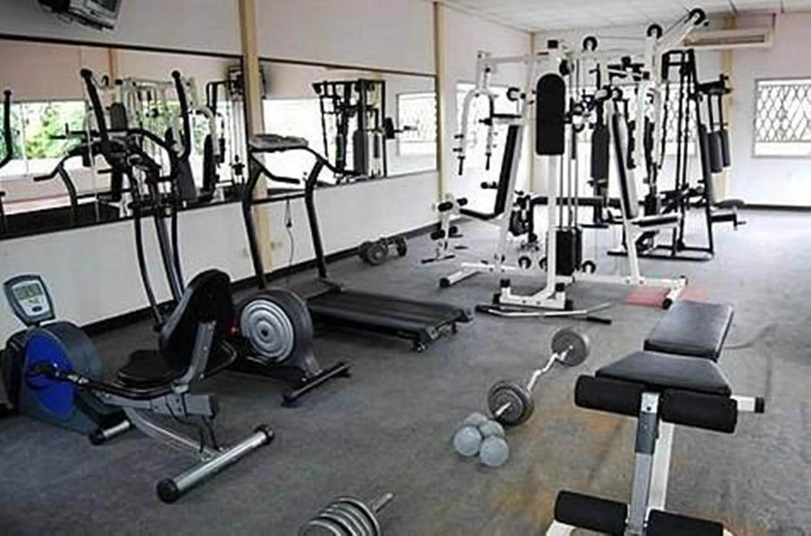 Fitness centre/facilities in King Royal Garden Inn