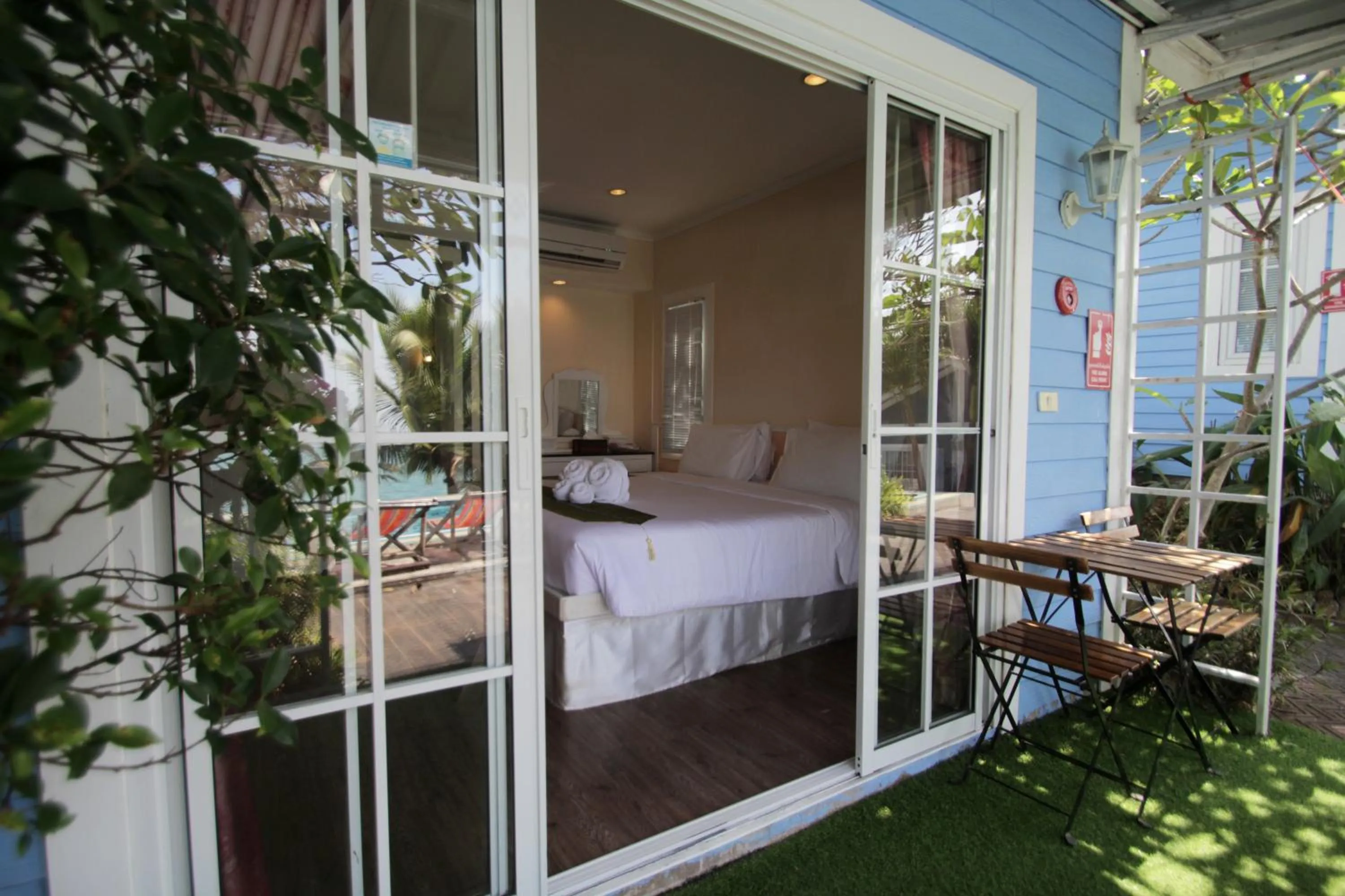 View (from property/room), Bed in Pattaya Paradise Beach Resort