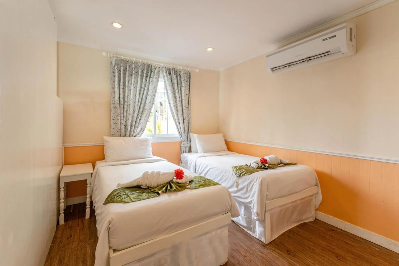 Bed in Pattaya Paradise Beach Resort