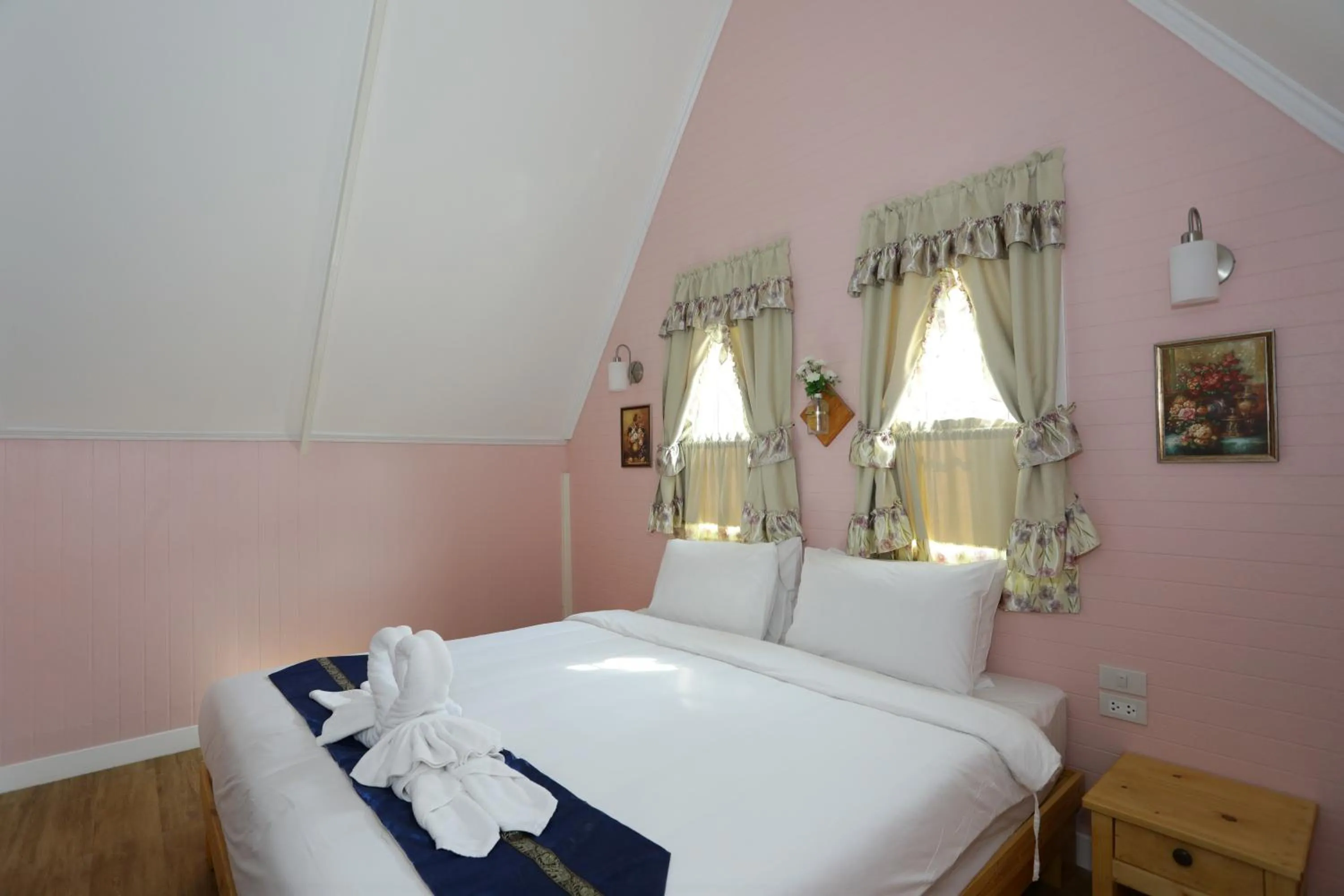 Bed in Pattaya Paradise Beach Resort