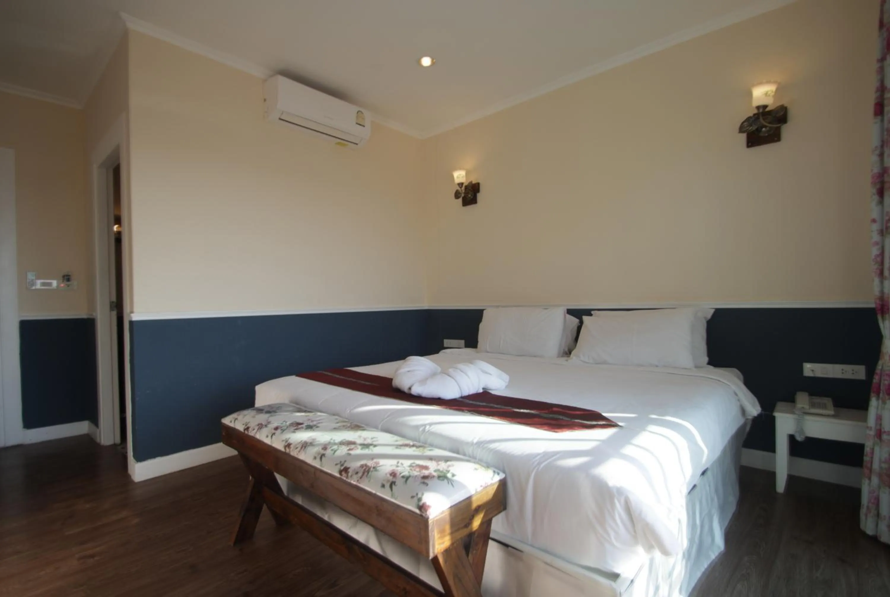 Bedroom, Bed in Pattaya Paradise Beach Resort