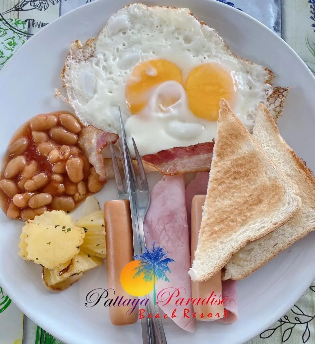 Breakfast in Pattaya Paradise Beach Resort Breakfast in Pattaya Paradise Beach Resort