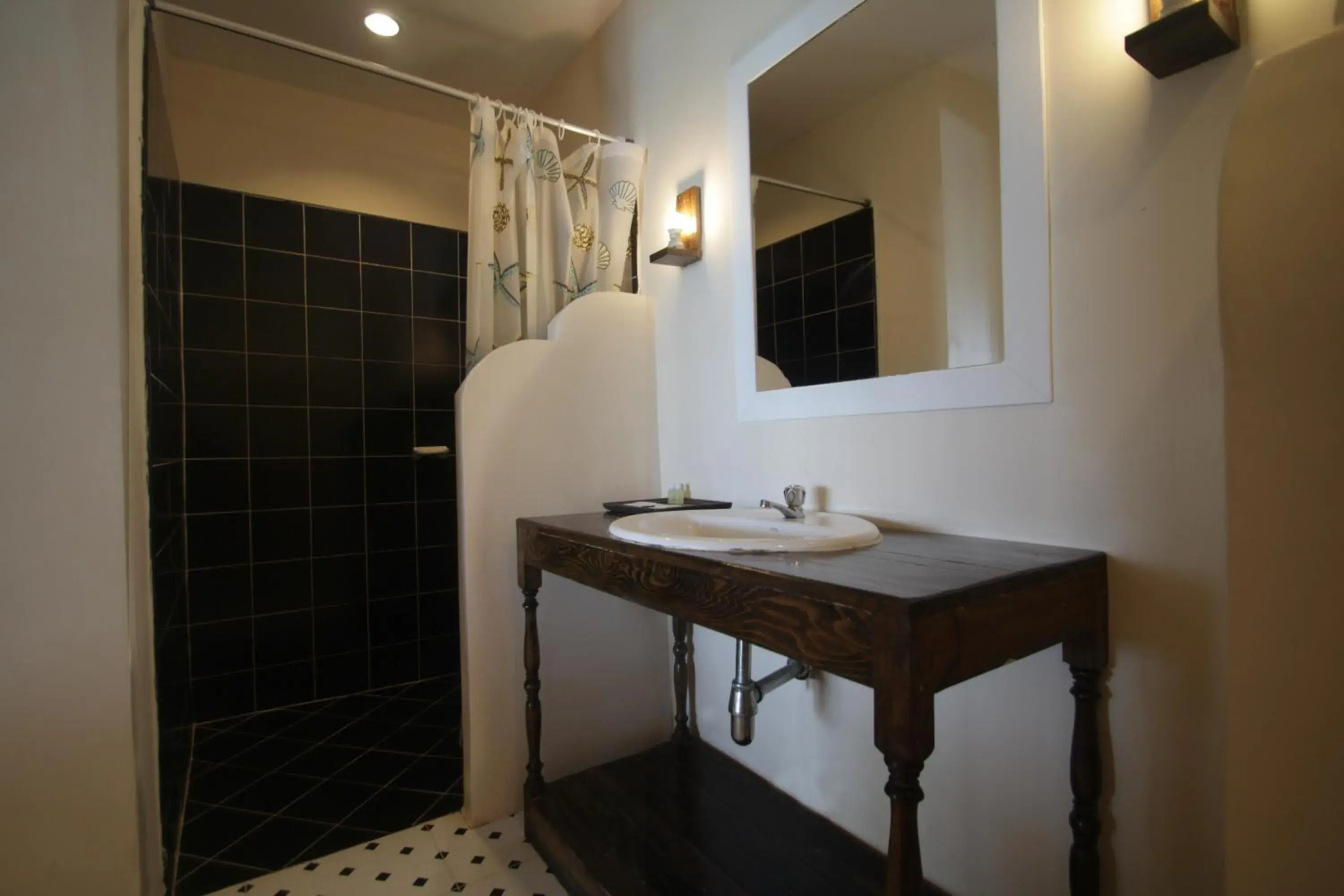 Bathroom in Pattaya Paradise Beach Resort Bathroom in Pattaya Paradise Beach Resort