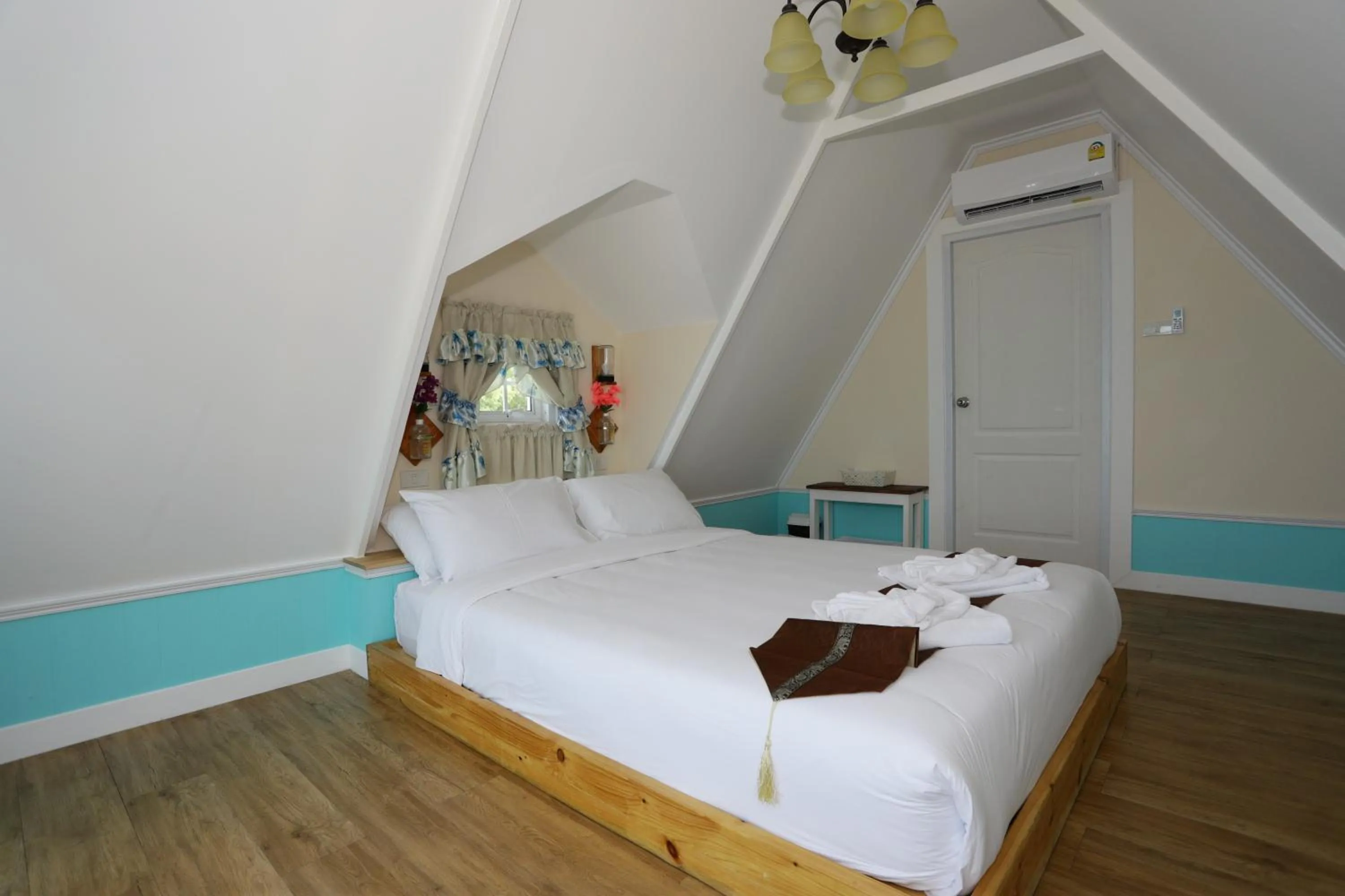 Bed in Pattaya Paradise Beach Resort