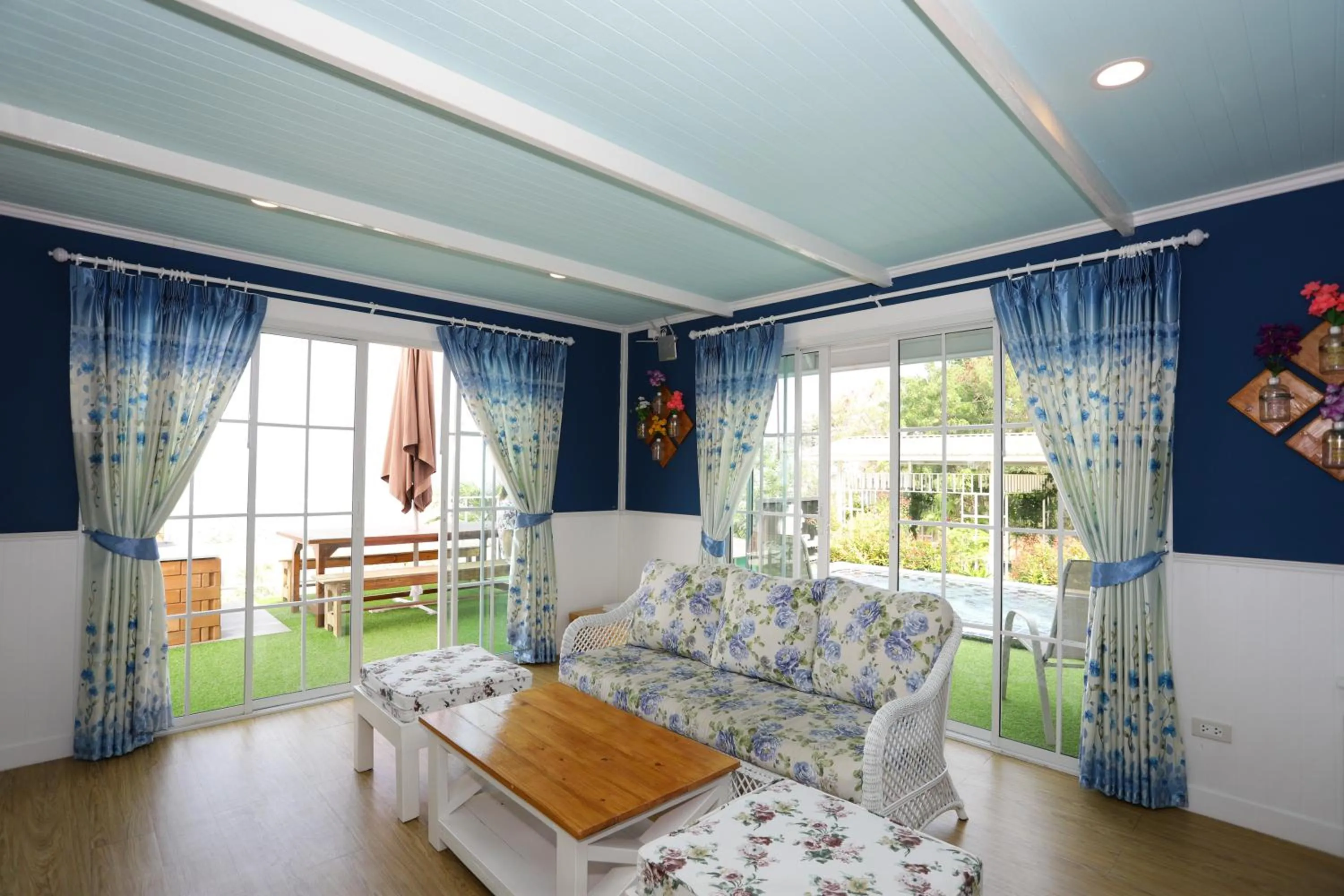 Living room in Pattaya Paradise Beach Resort