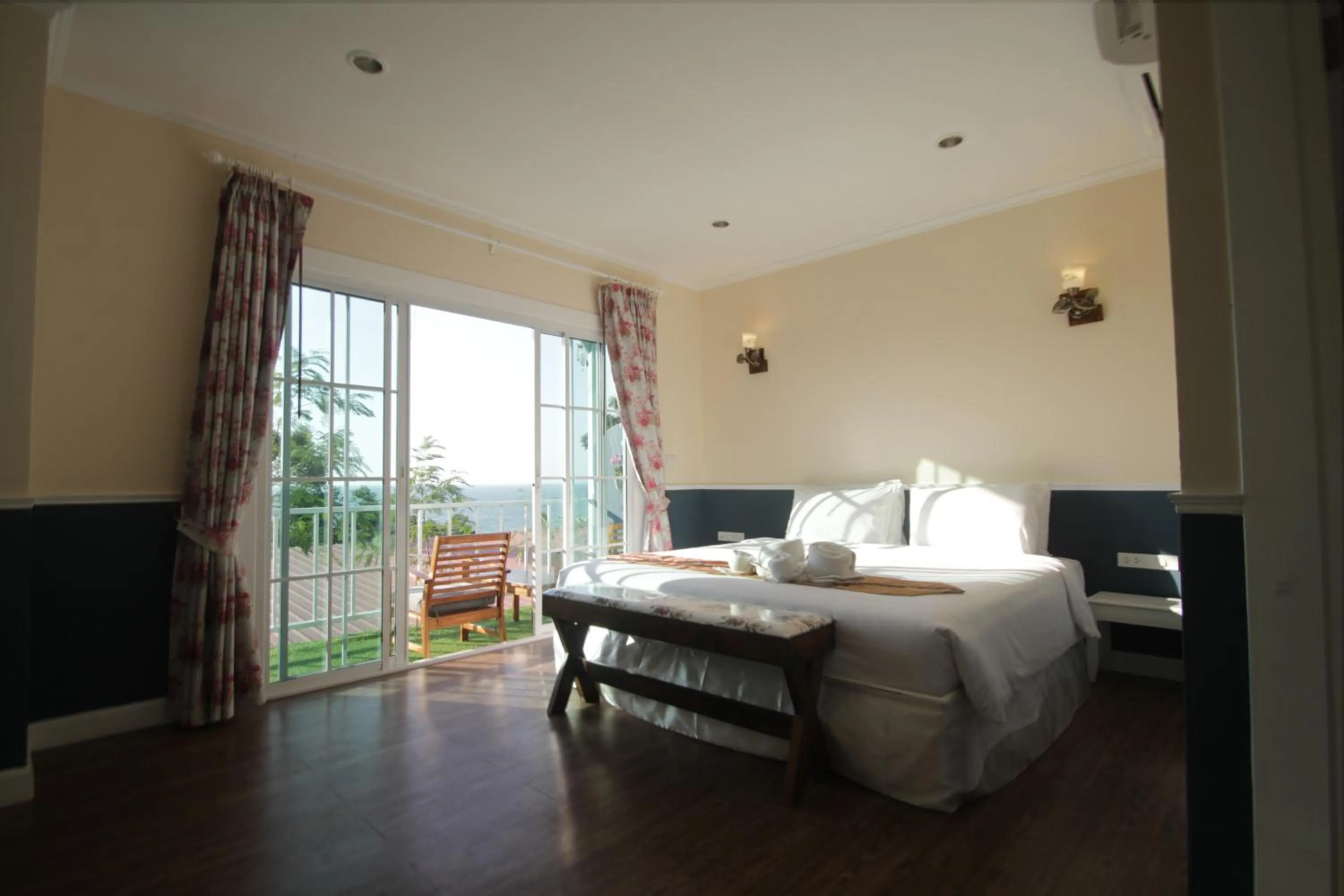 View (from property/room), Bed in Pattaya Paradise Beach Resort