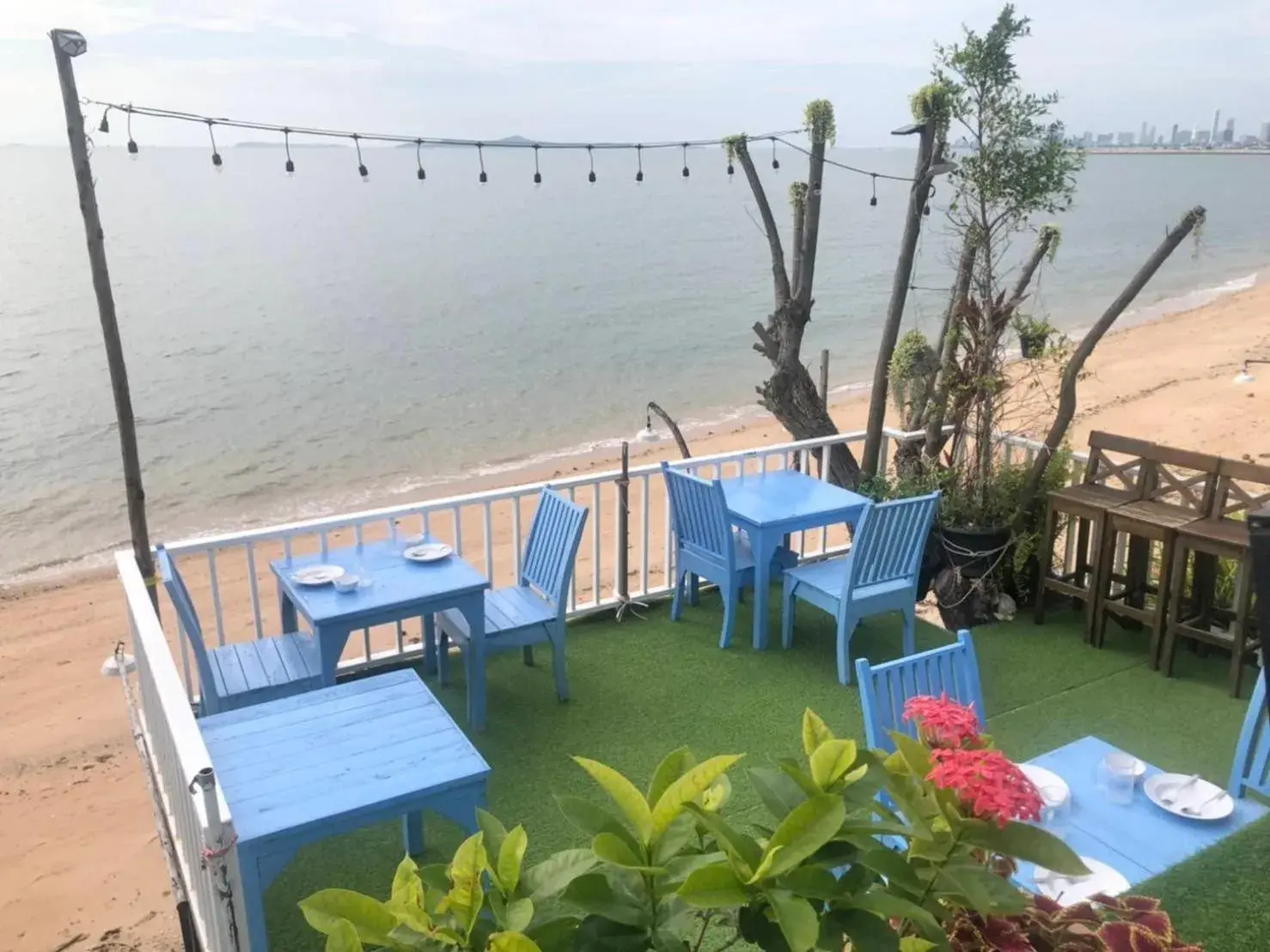 Restaurant/places to eat in Pattaya Paradise Beach Resort Restaurant/places to eat in Pattaya Paradise Beach Resort