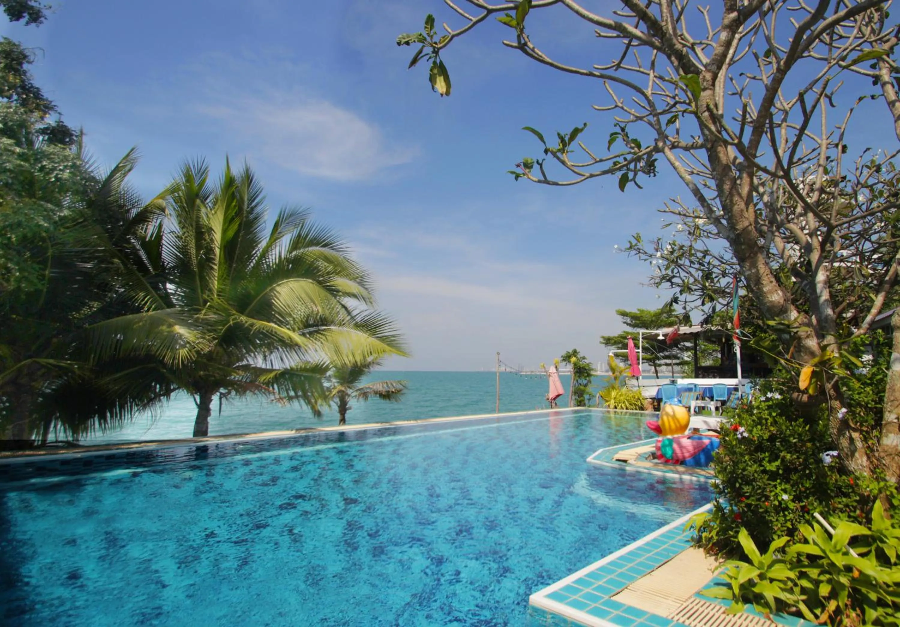 Pool view in Pattaya Paradise Beach Resort