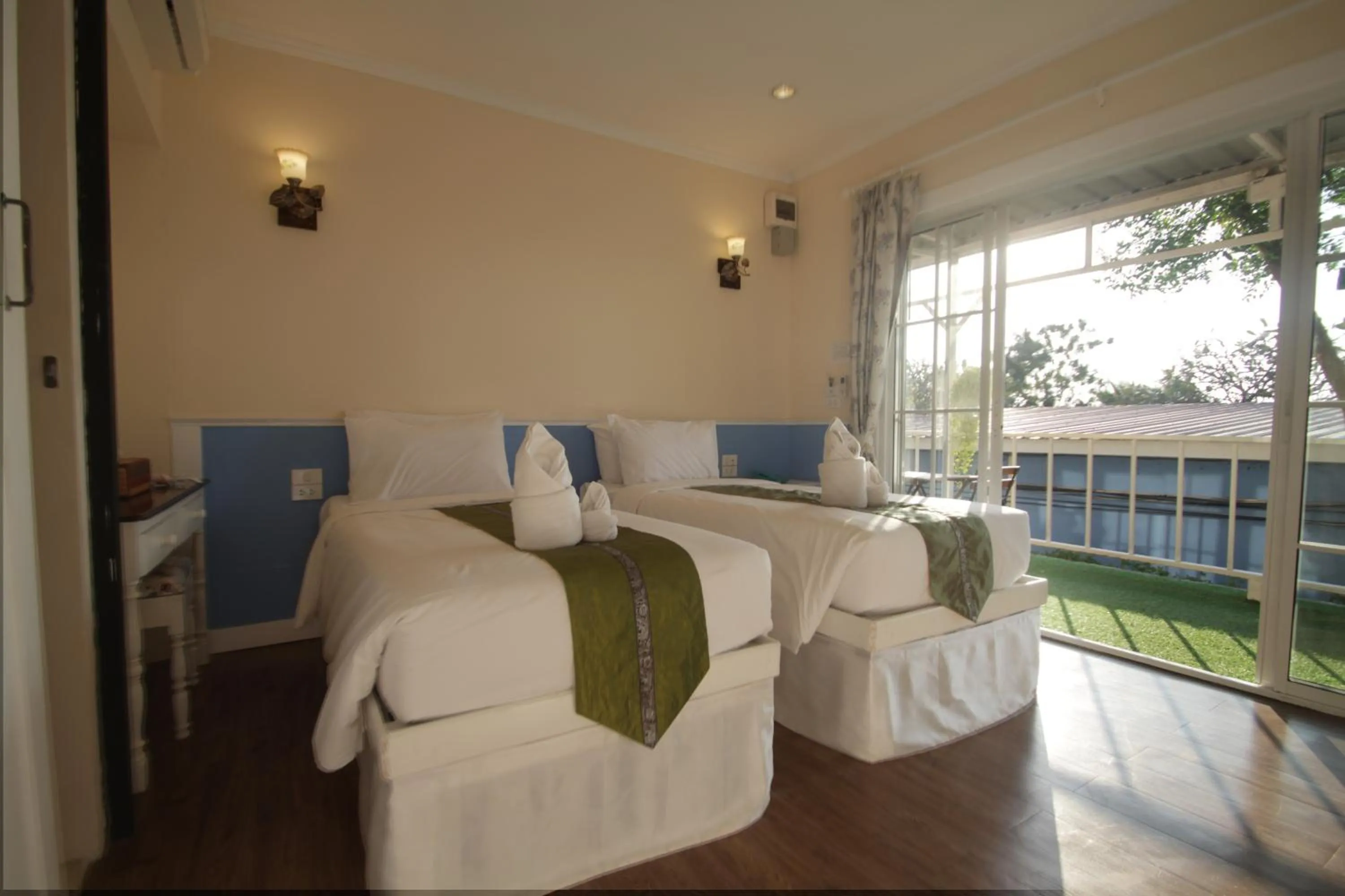 View (from property/room), Bed in Pattaya Paradise Beach Resort