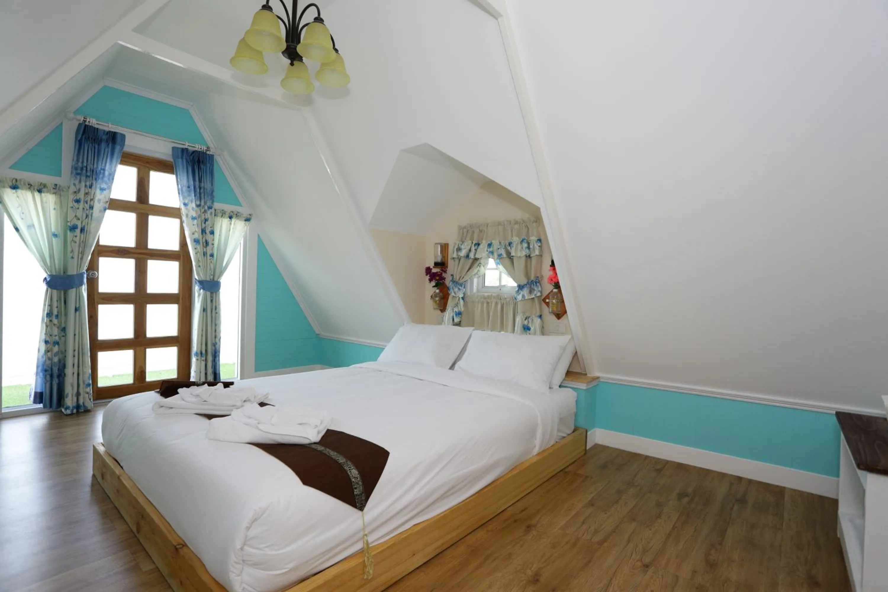 Bed in Pattaya Paradise Beach Resort