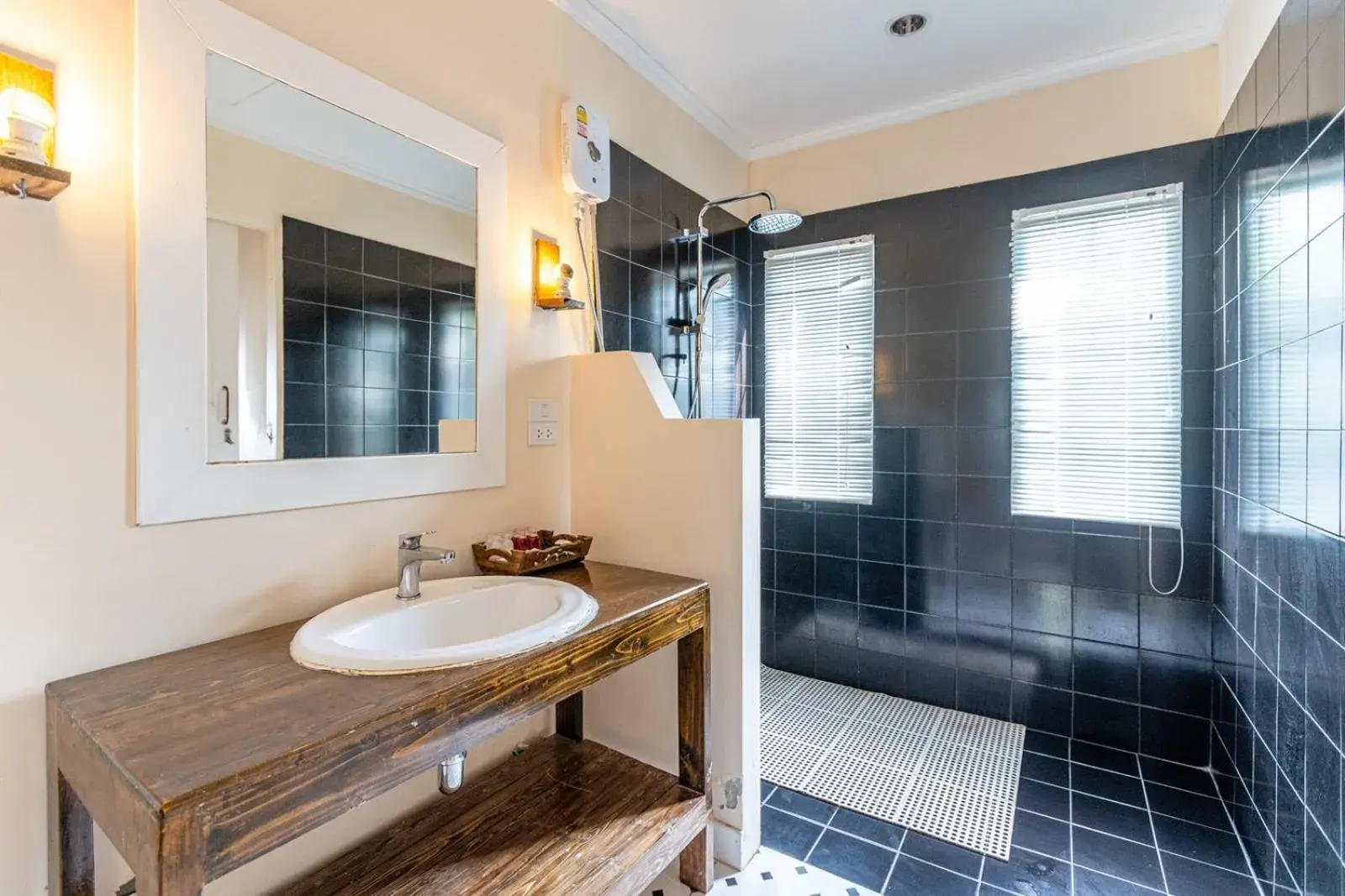 Bathroom in Pattaya Paradise Beach Resort Bathroom in Pattaya Paradise Beach Resort