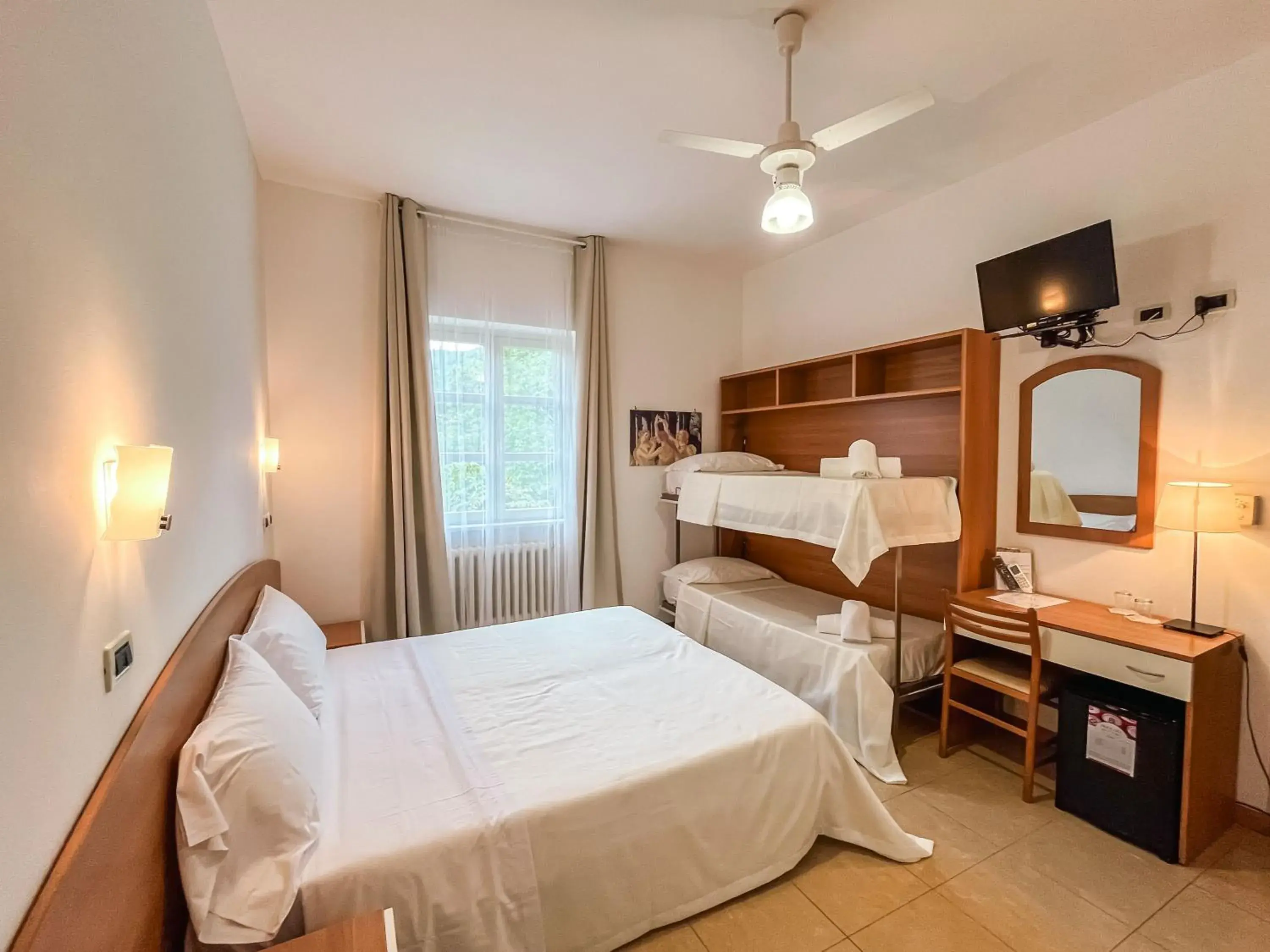 Quadruple Room in Hotel Ca' De Berna Quadruple Room in Hotel Ca' De Berna