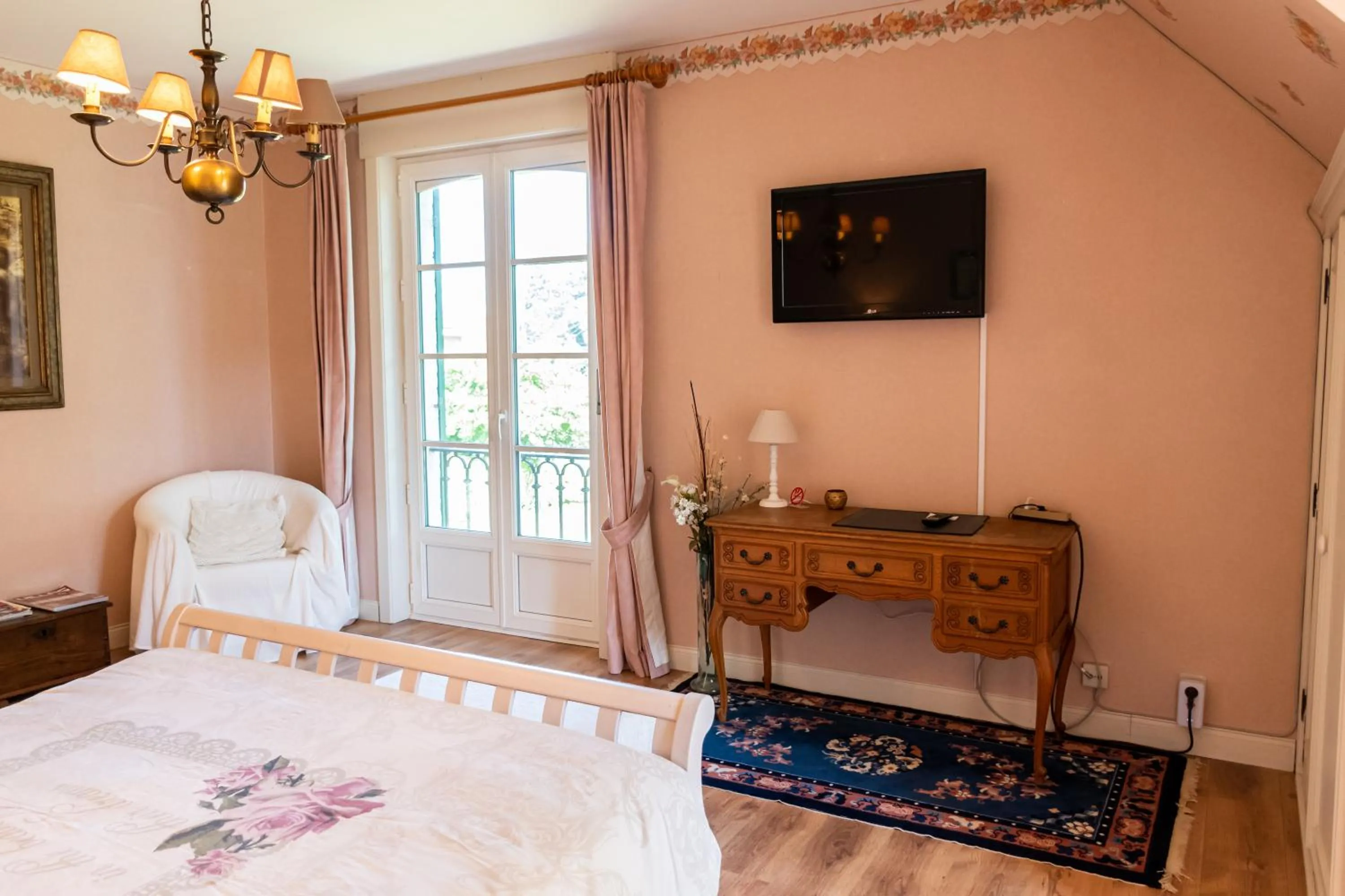 TV and multimedia, Bed in B&B El Tyu