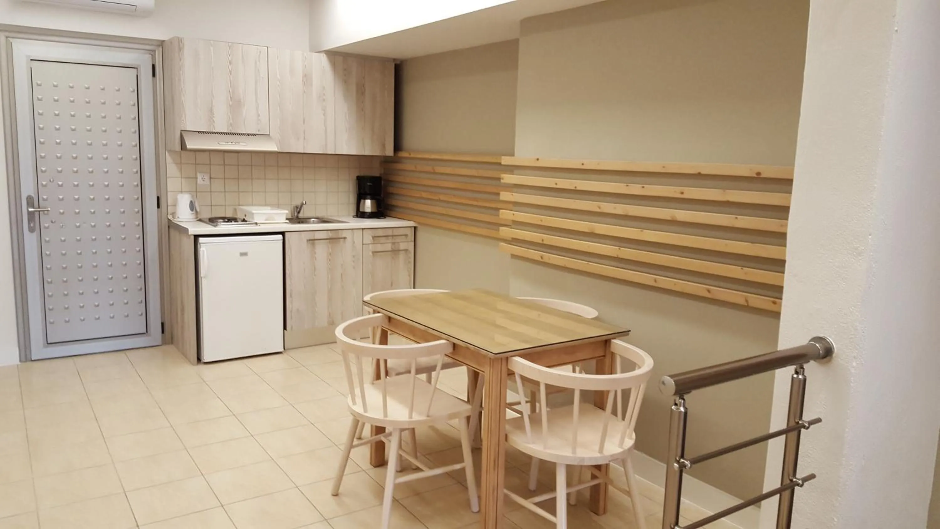 Kitchen or kitchenette in Blue Sky Hotel Apartments