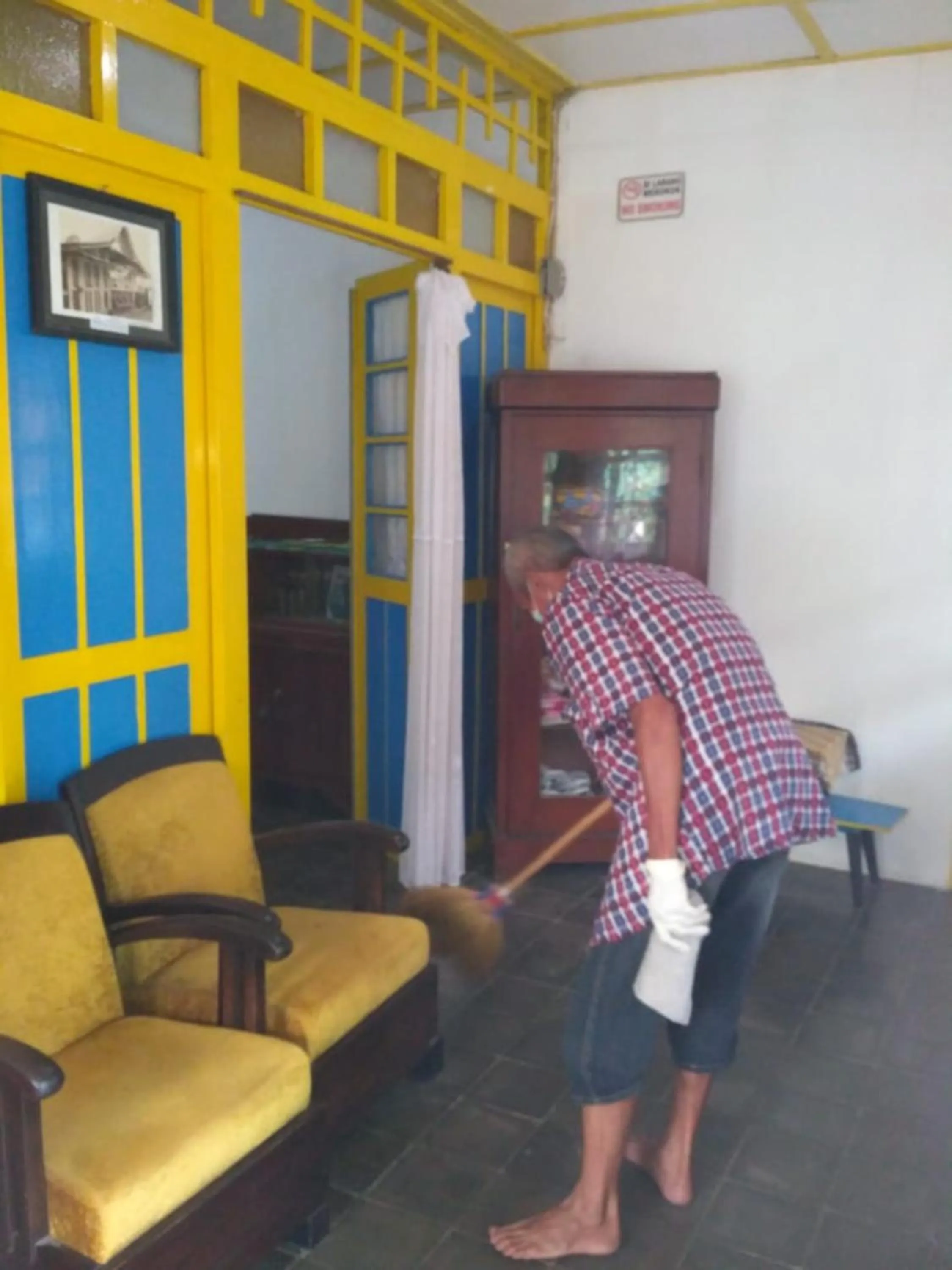 Staff in Homestay Ndalem Soewondo