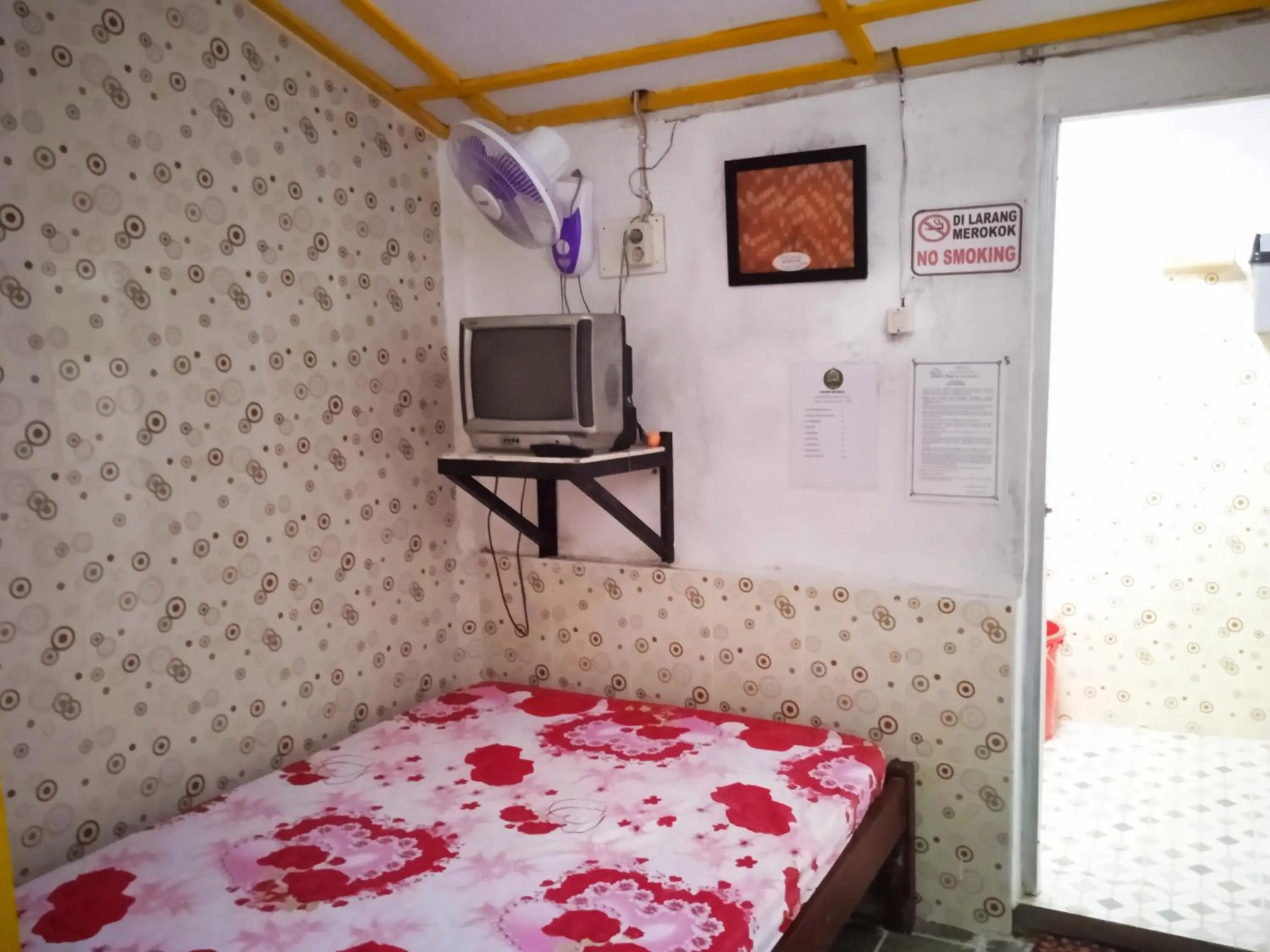 Bed in Homestay Ndalem Soewondo