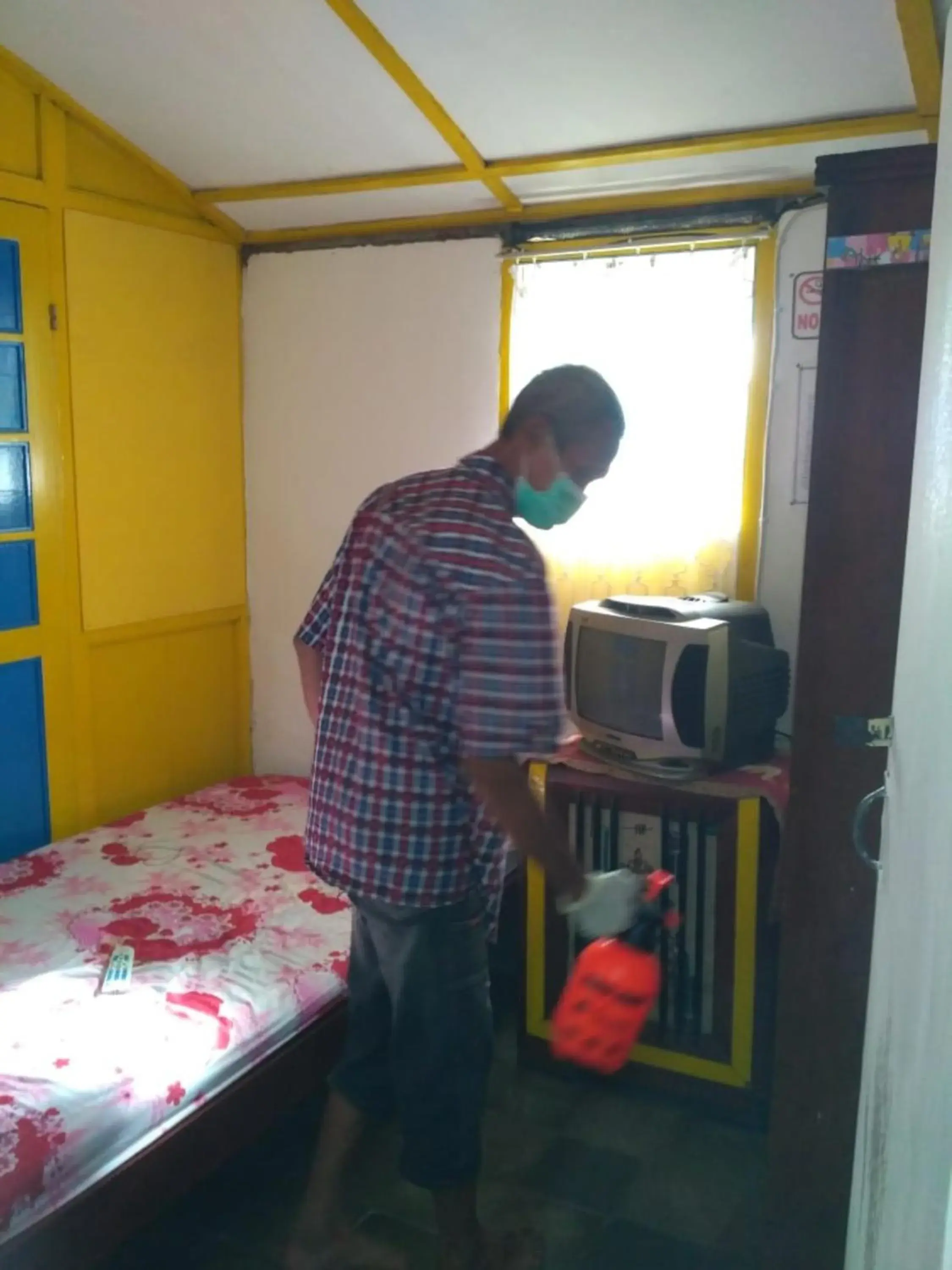 Staff, Bed in Homestay Ndalem Soewondo Staff, Bed in Homestay Ndalem Soewondo