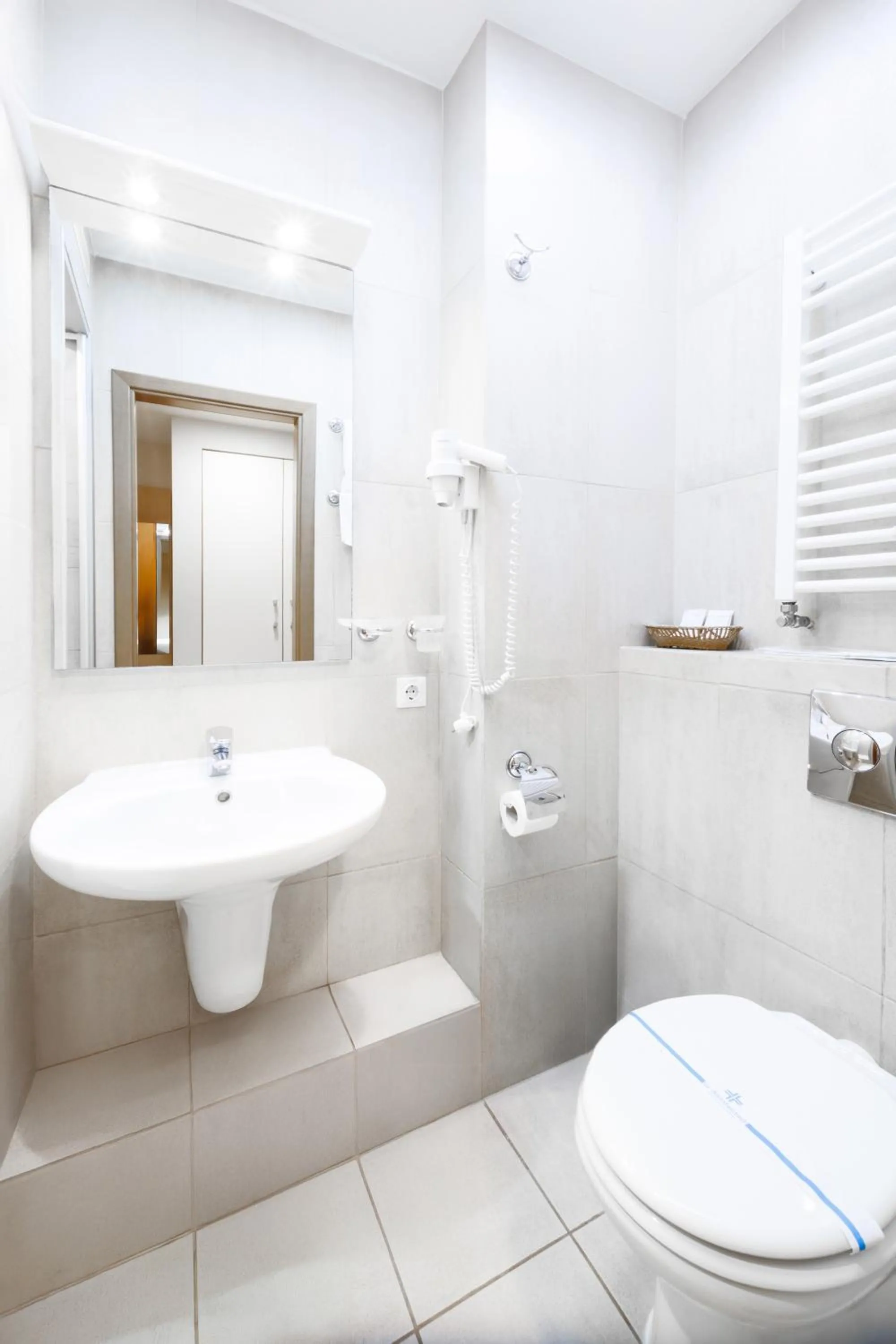 Budget Twin Room in Hotel Palladium