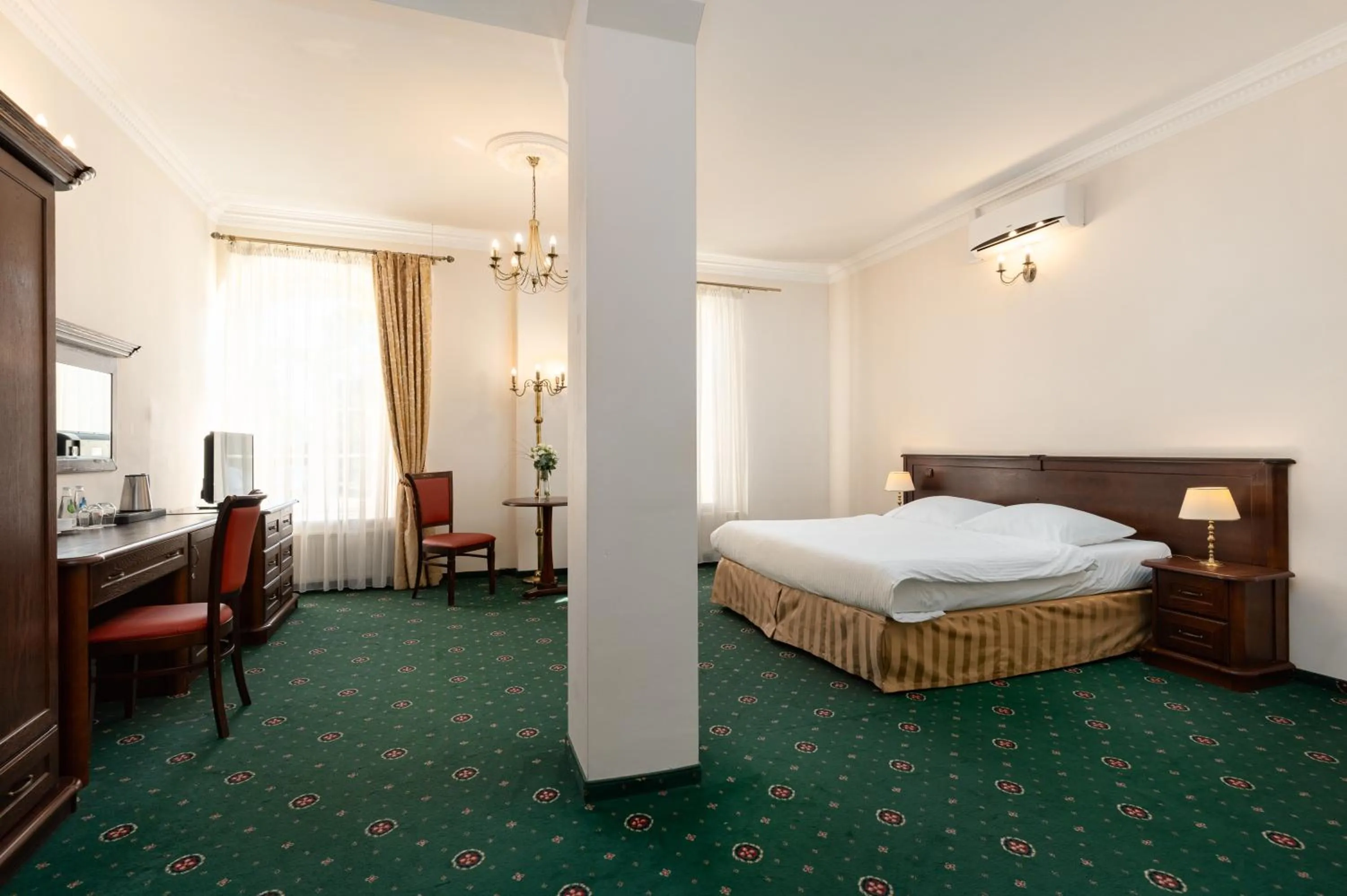 Bed in Royal Hotel Modlin