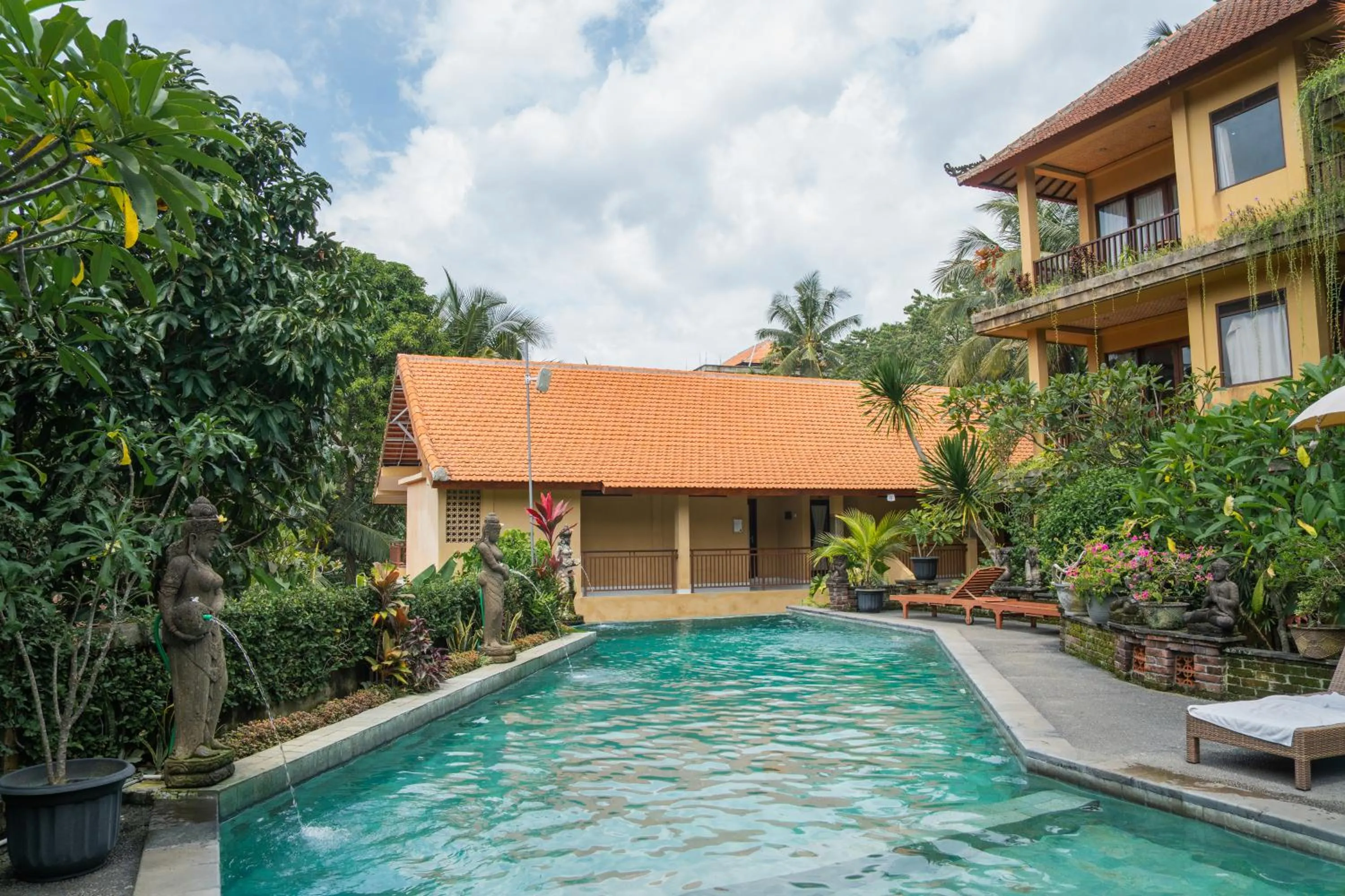 Property building in Jati 3 Bungalows