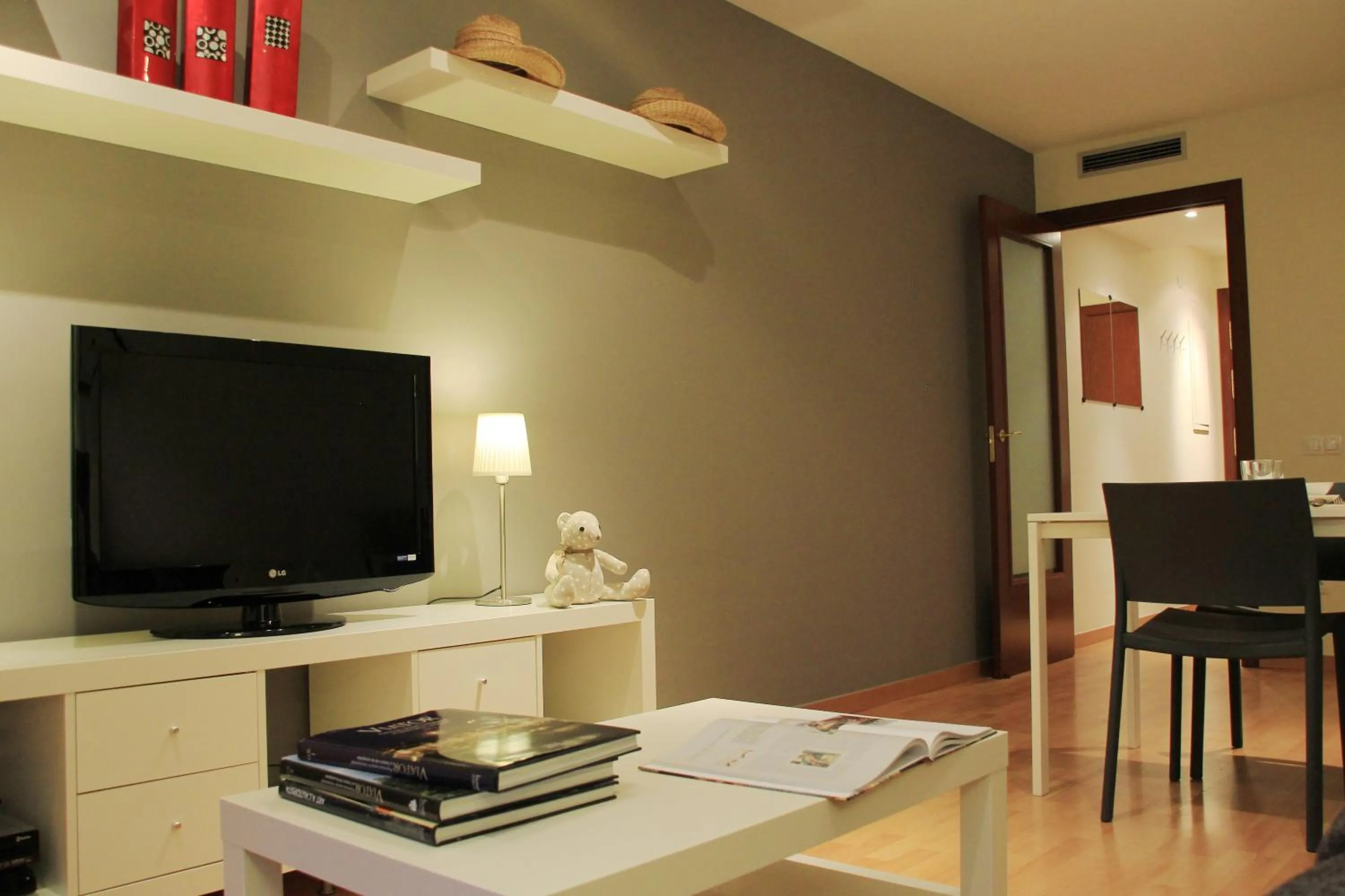 TV and multimedia in Alguera Apartments Industria