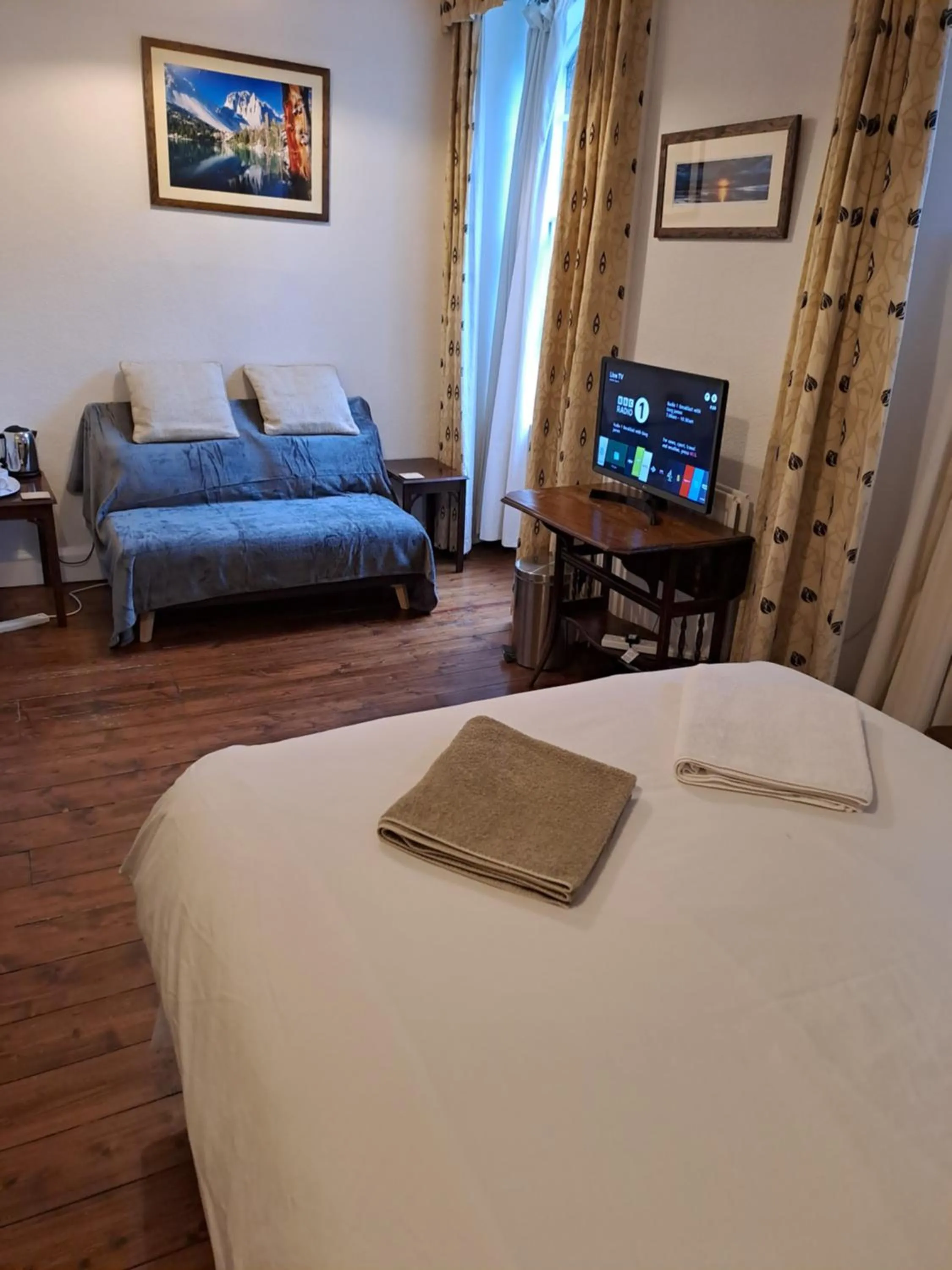 Photo of the whole room, Bed in Lantern Guest House