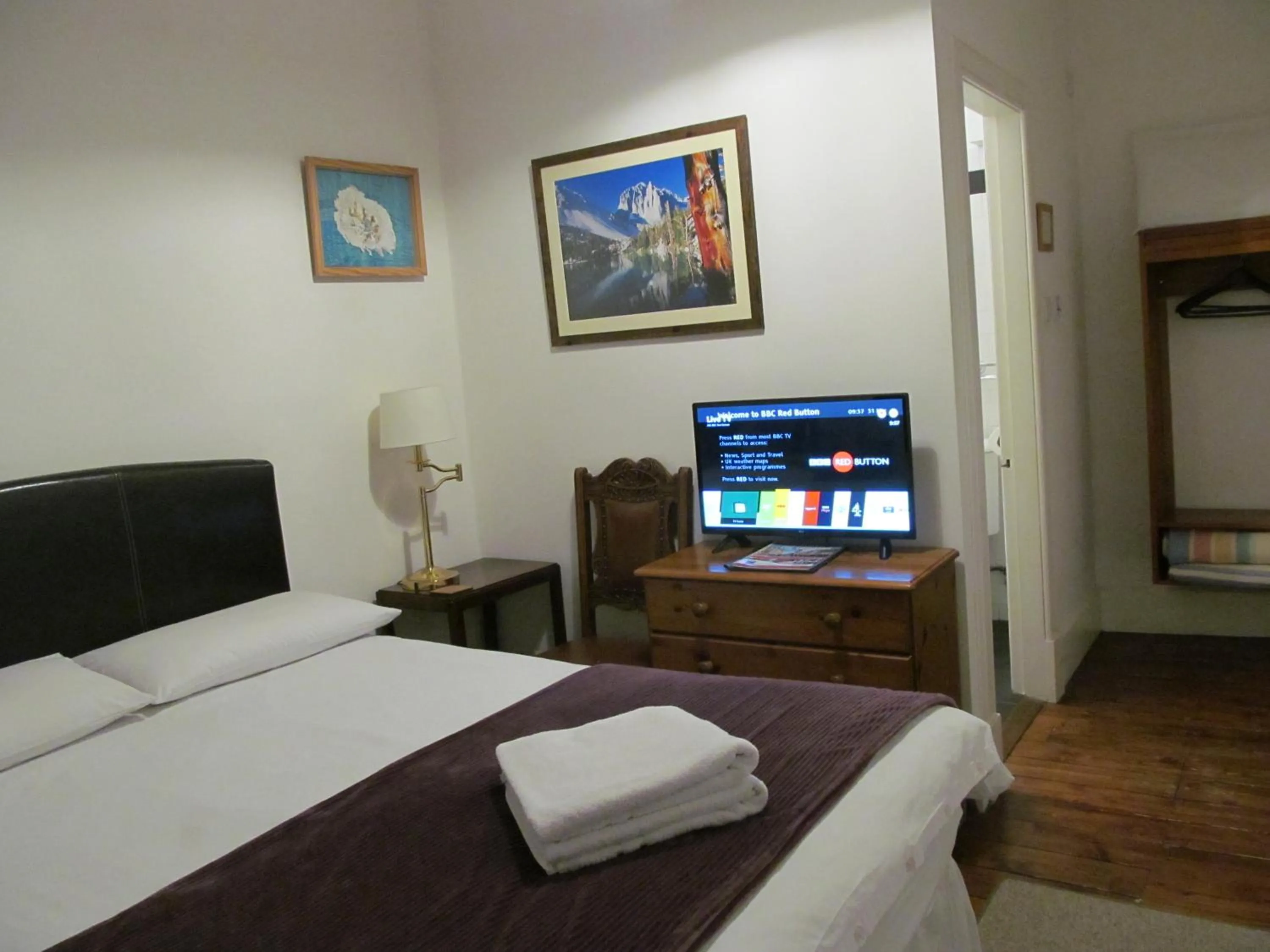 TV and multimedia, Bed in Lantern Guest House