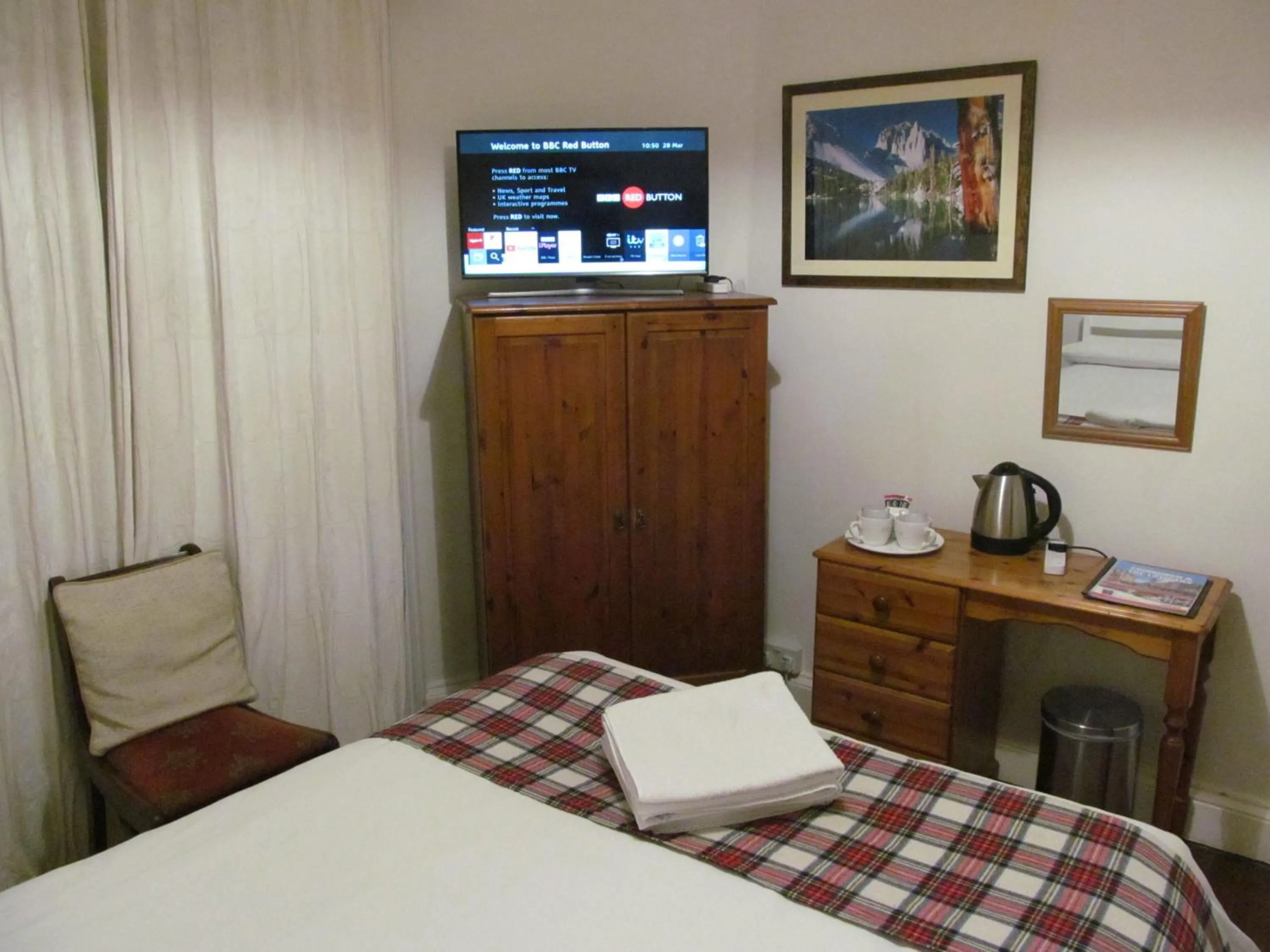 Photo of the whole room, Bed in Lantern Guest House