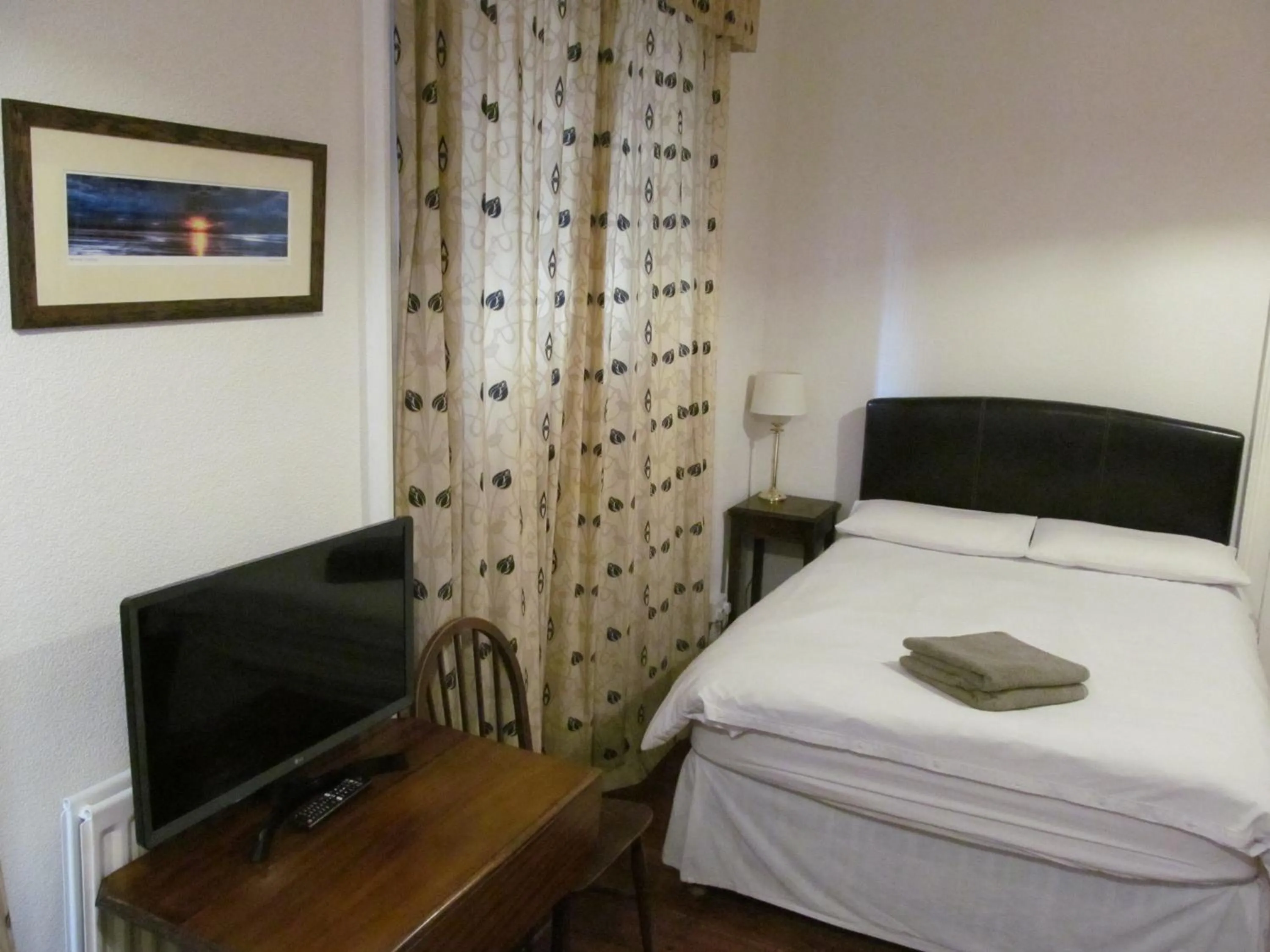 Photo of the whole room, Bed in Lantern Guest House