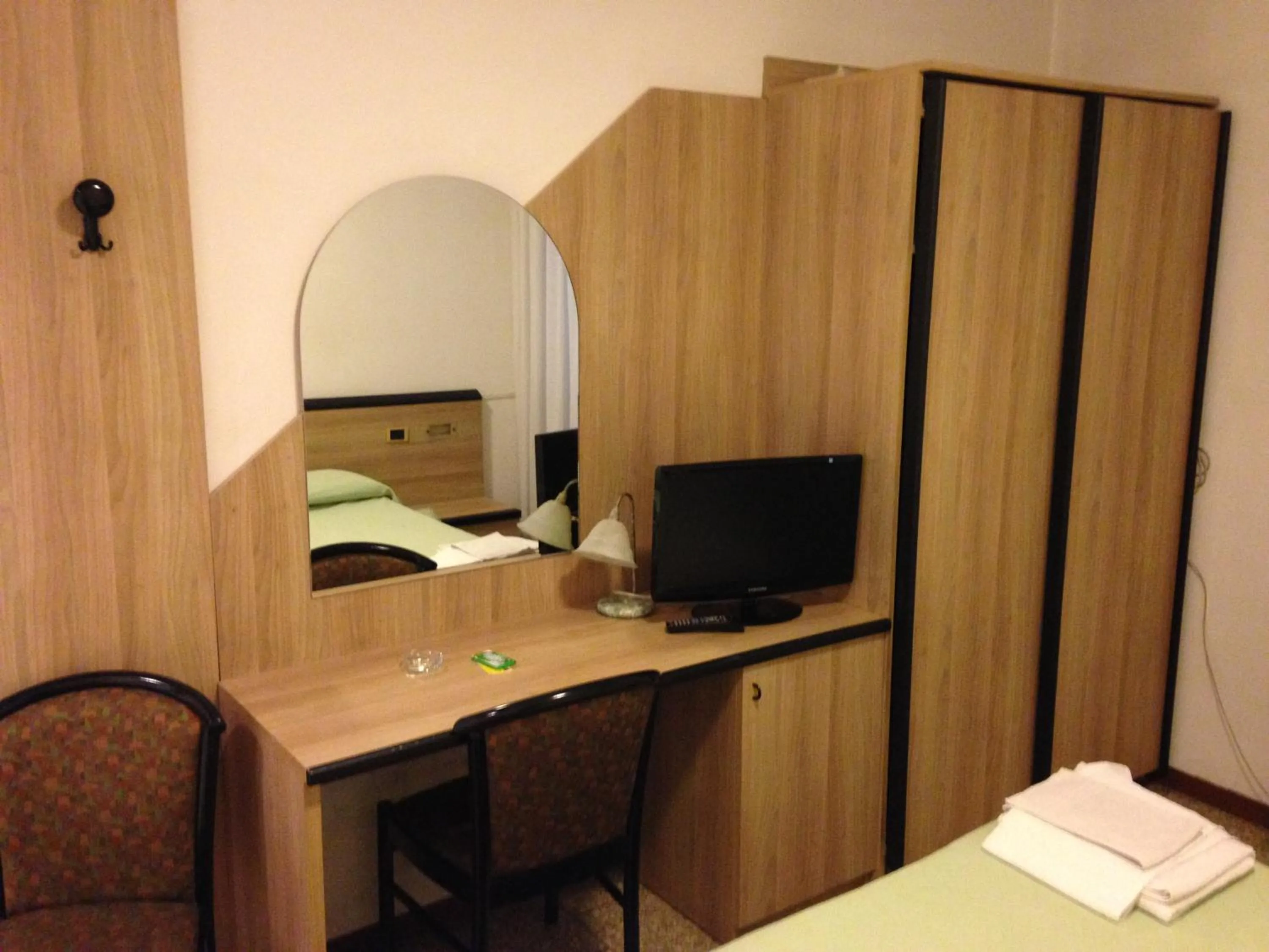 TV and multimedia, Bed in Hotel Roma