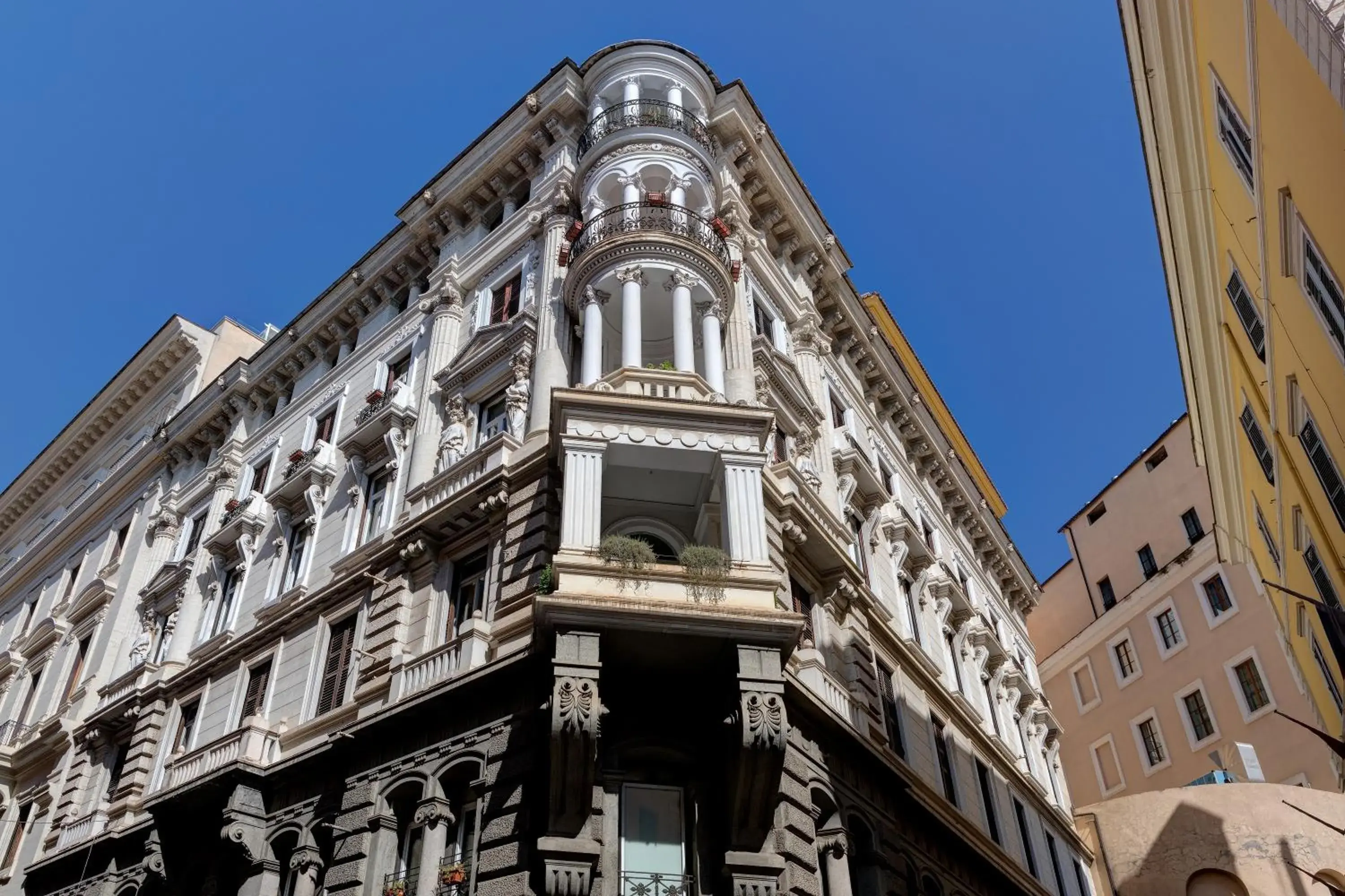 Facade/entrance in Dharma Luxury Hotel Facade/entrance in Dharma Luxury Hotel