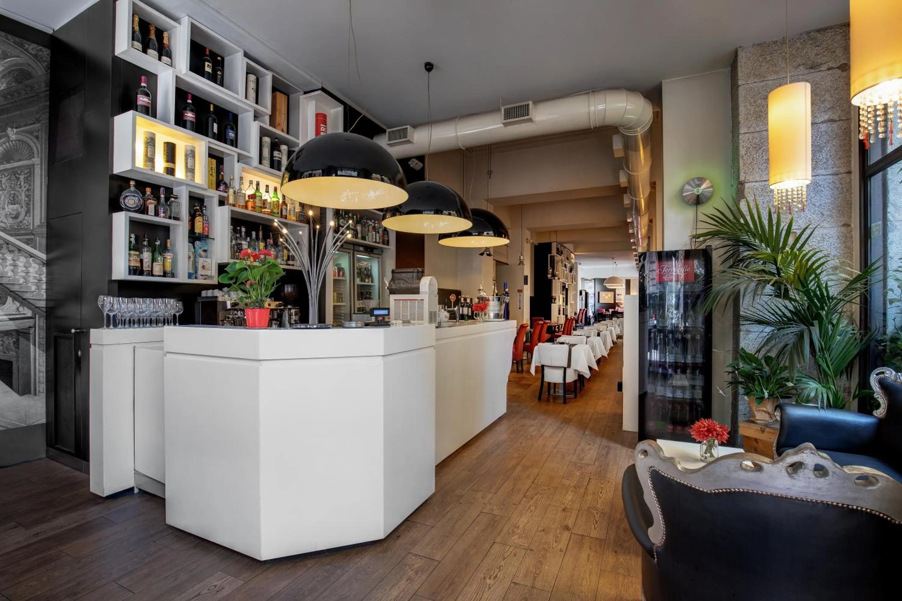 Restaurant/places to eat in Dharma Luxury Hotel