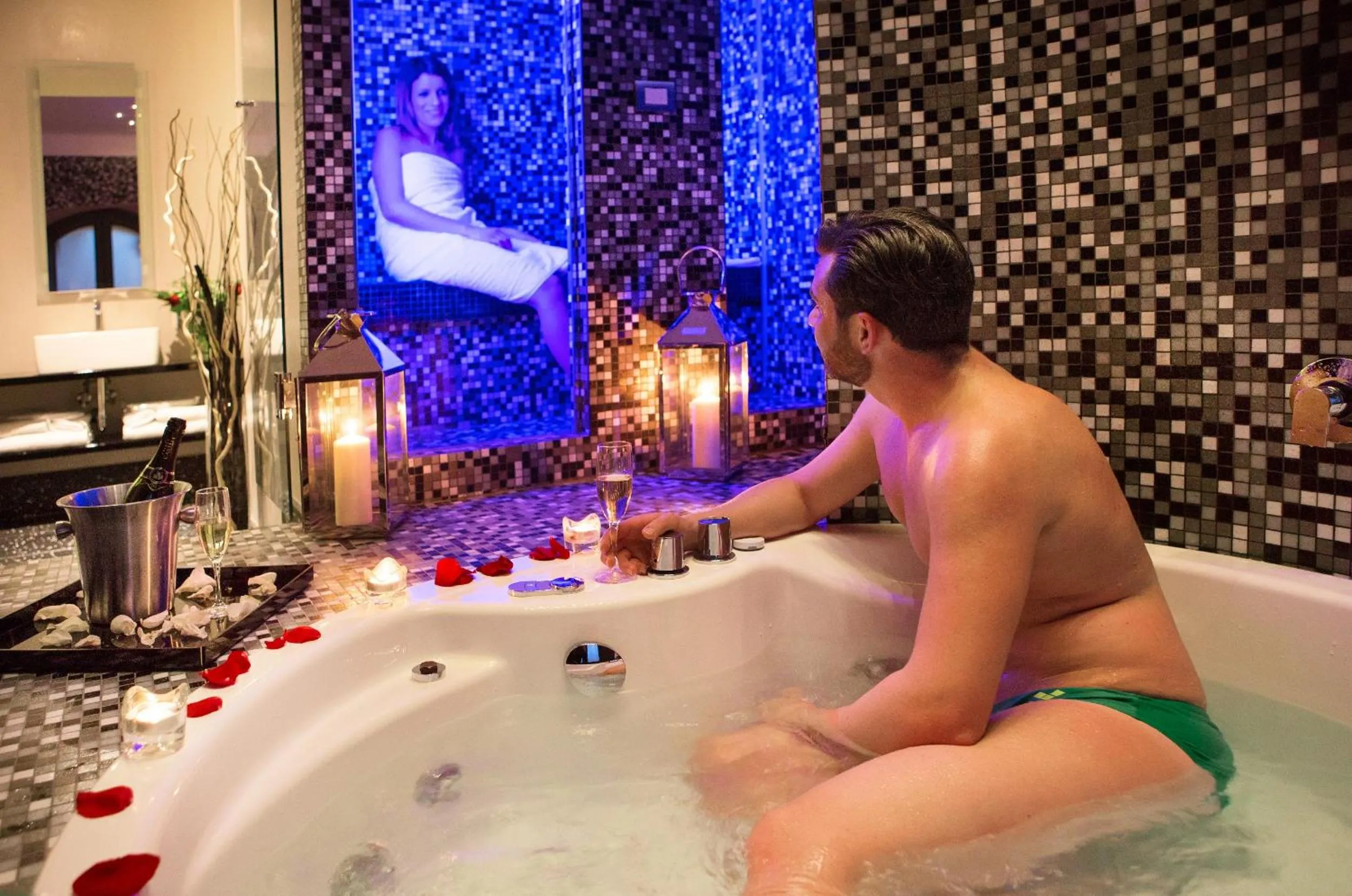 Hot Tub in Dharma Luxury Hotel