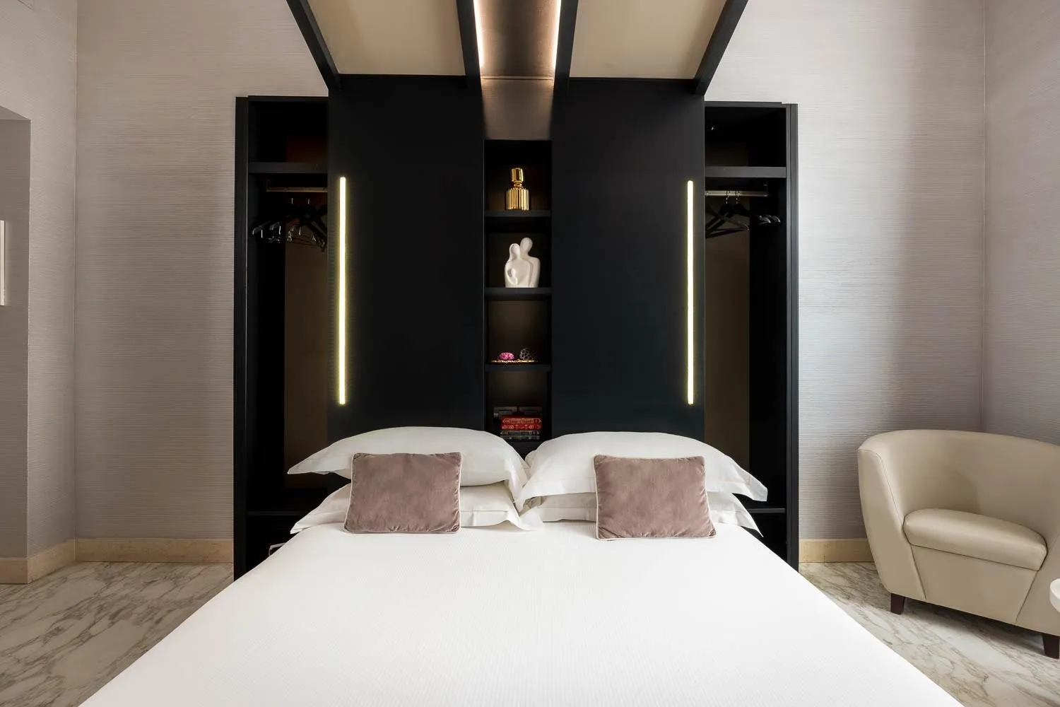 Bedroom, Bed in Dharma Luxury Hotel