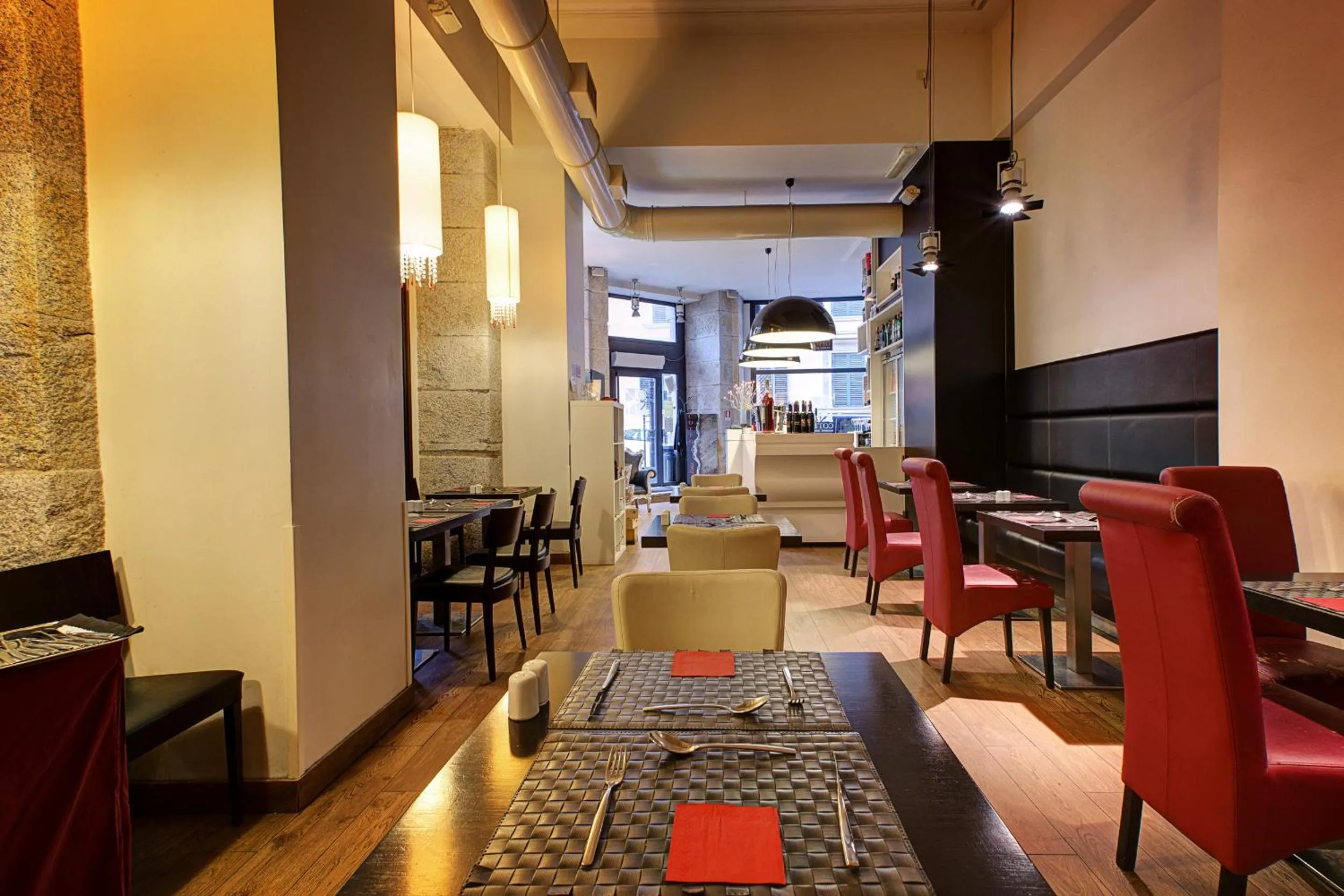 Restaurant/places to eat in Dharma Luxury Hotel