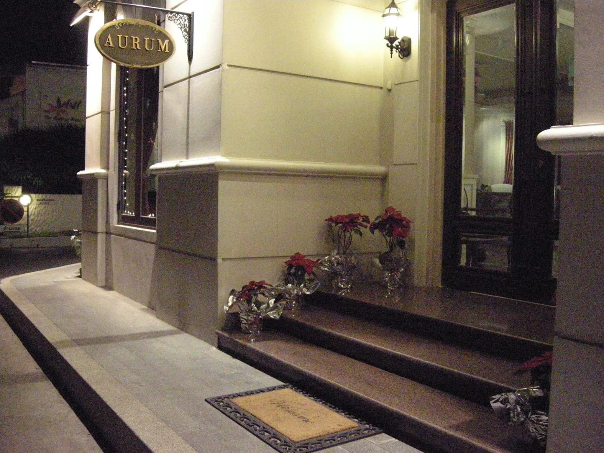 Decorative detail in Aurum The River Place