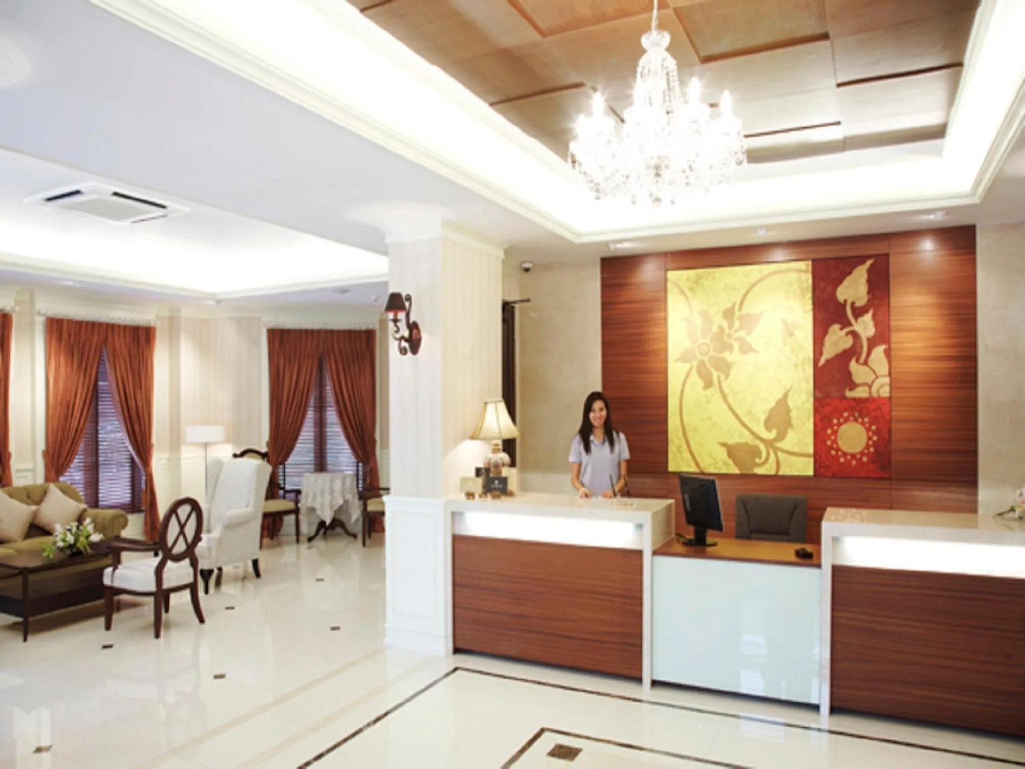 Staff in Aurum The River Place