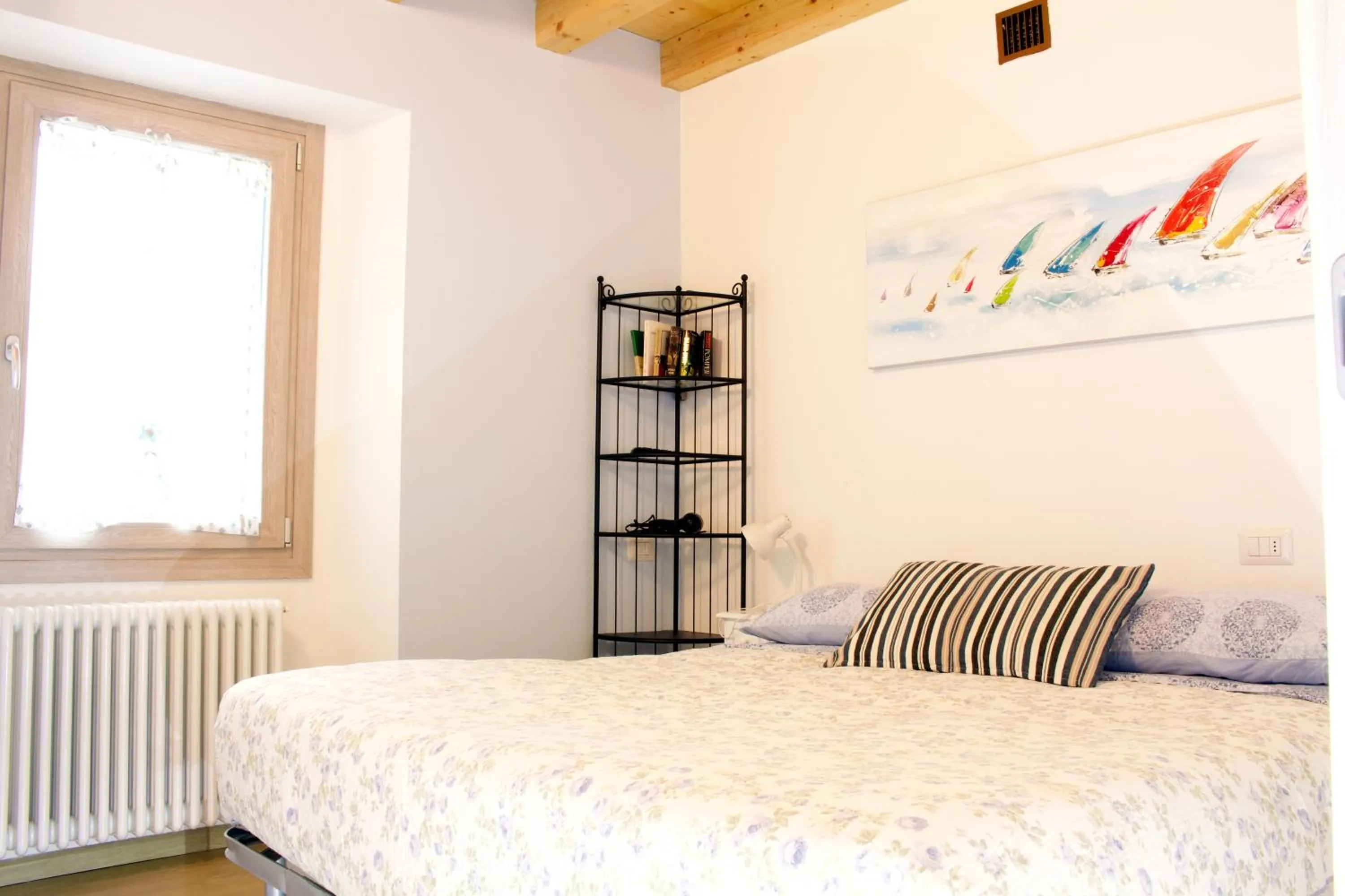 Photo of the whole room, Bed in LA MAGNOLIA Guests House