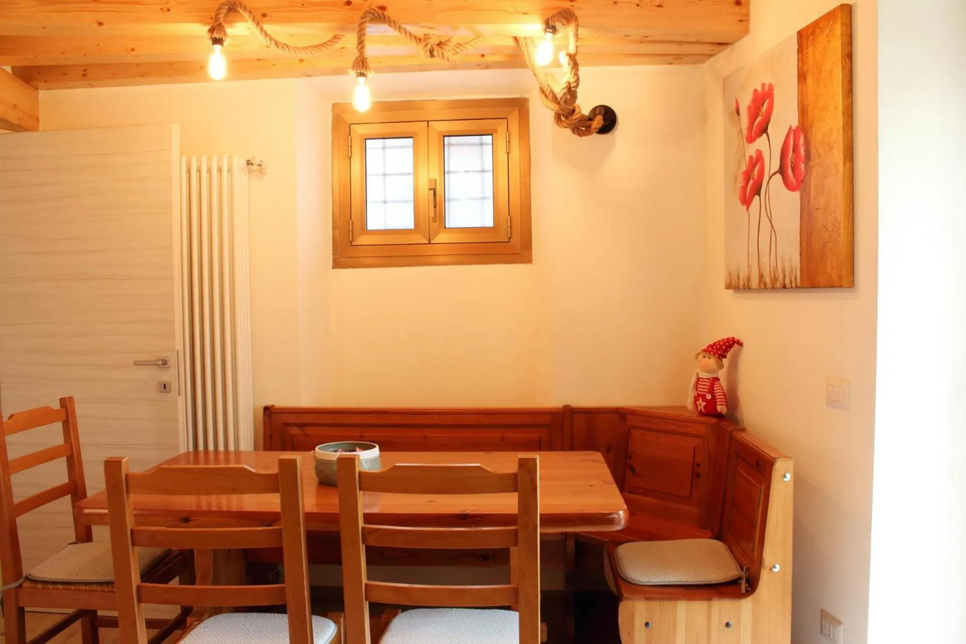 Communal lounge/ TV room in LA MAGNOLIA Guests House