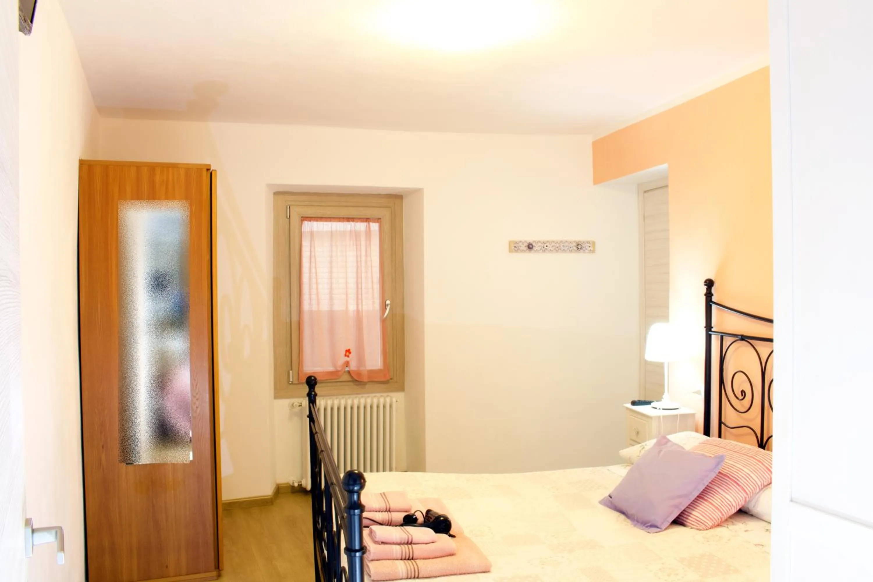 Photo of the whole room, Bed in LA MAGNOLIA Guests House