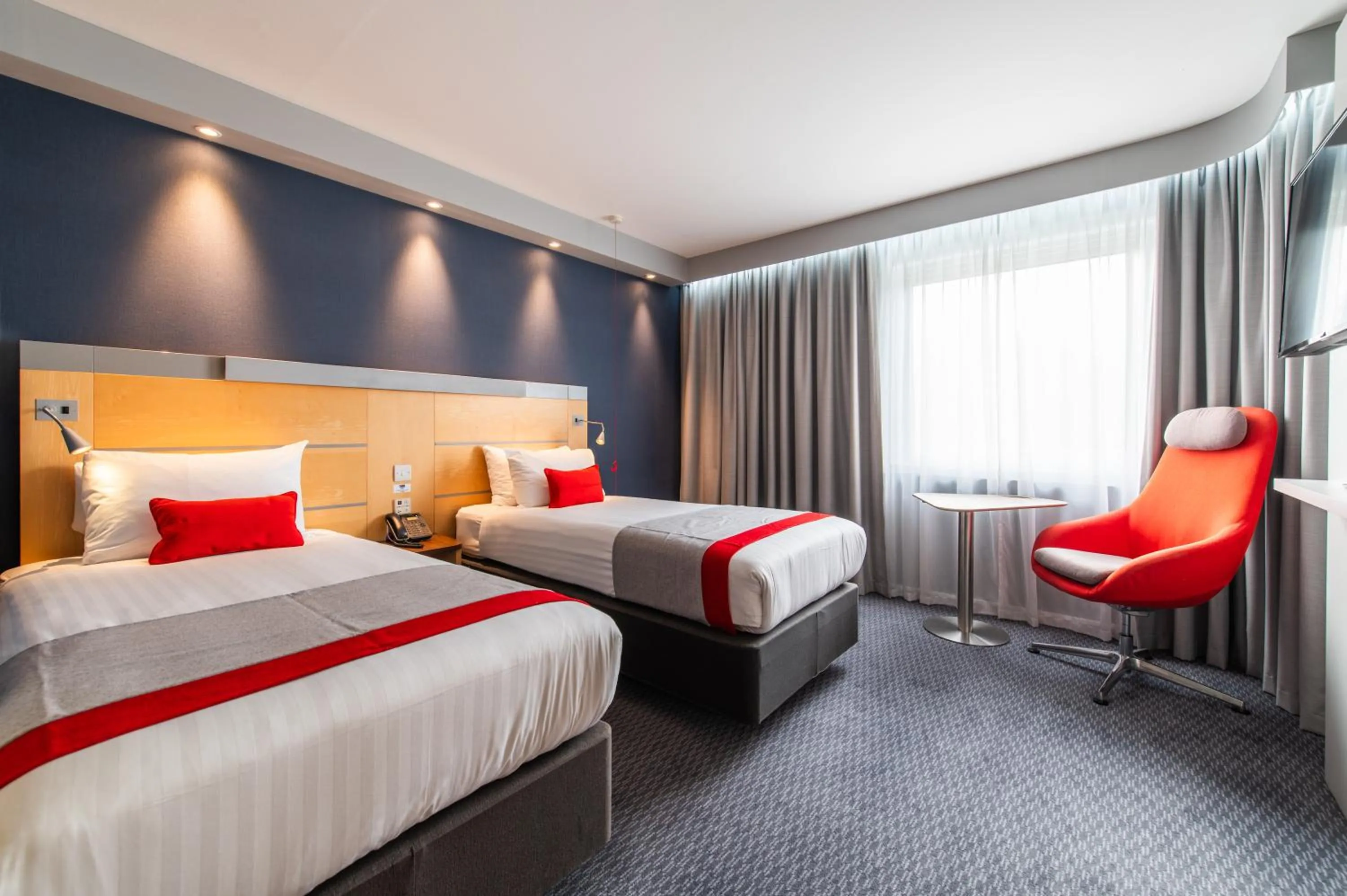 Bed in Holiday Inn Express Ramsgate – Minster by IHG