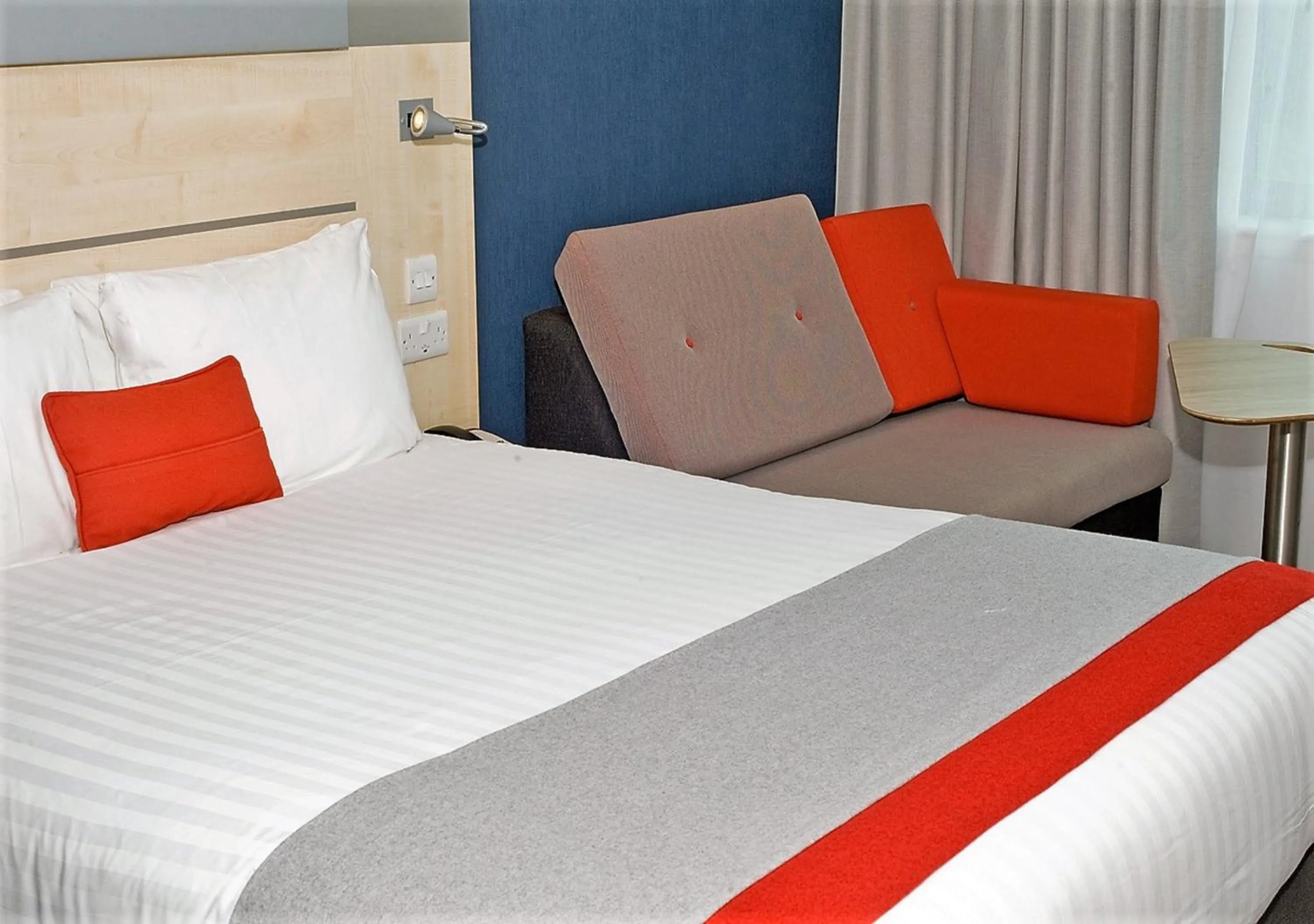 Bed in Holiday Inn Express Ramsgate – Minster by IHG