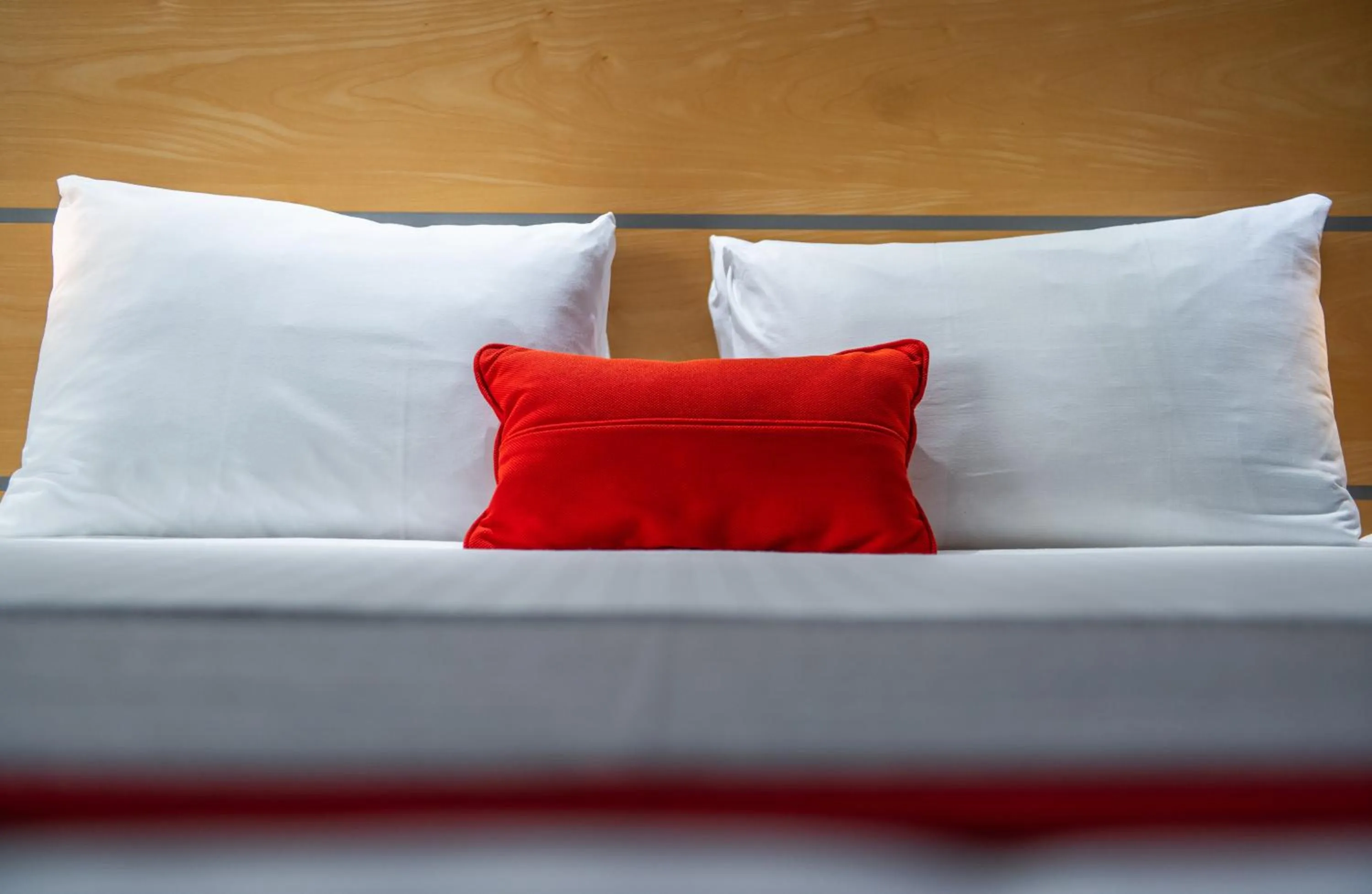 Bed in Holiday Inn Express Ramsgate – Minster by IHG