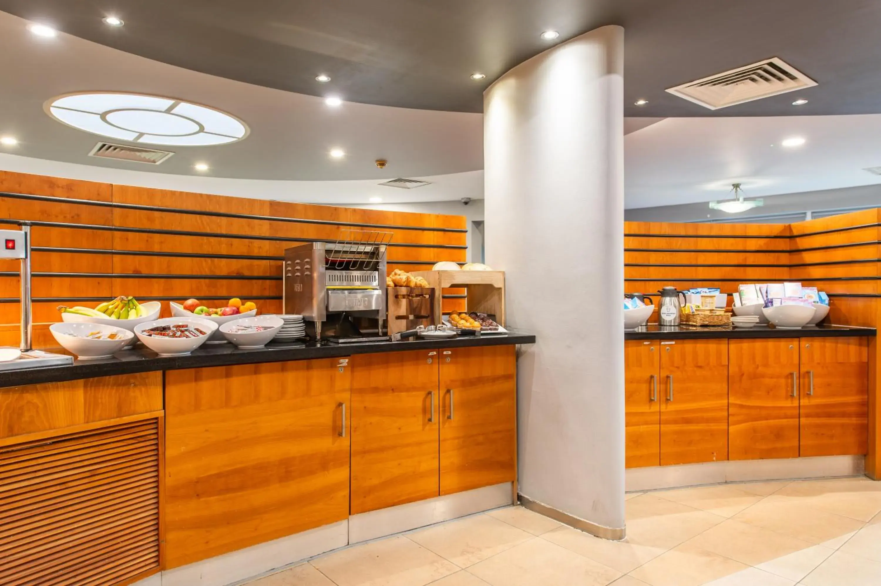 Food and drinks in Holiday Inn Express Ramsgate – Minster by IHG Food and drinks in Holiday Inn Express Ramsgate – Minster by IHG