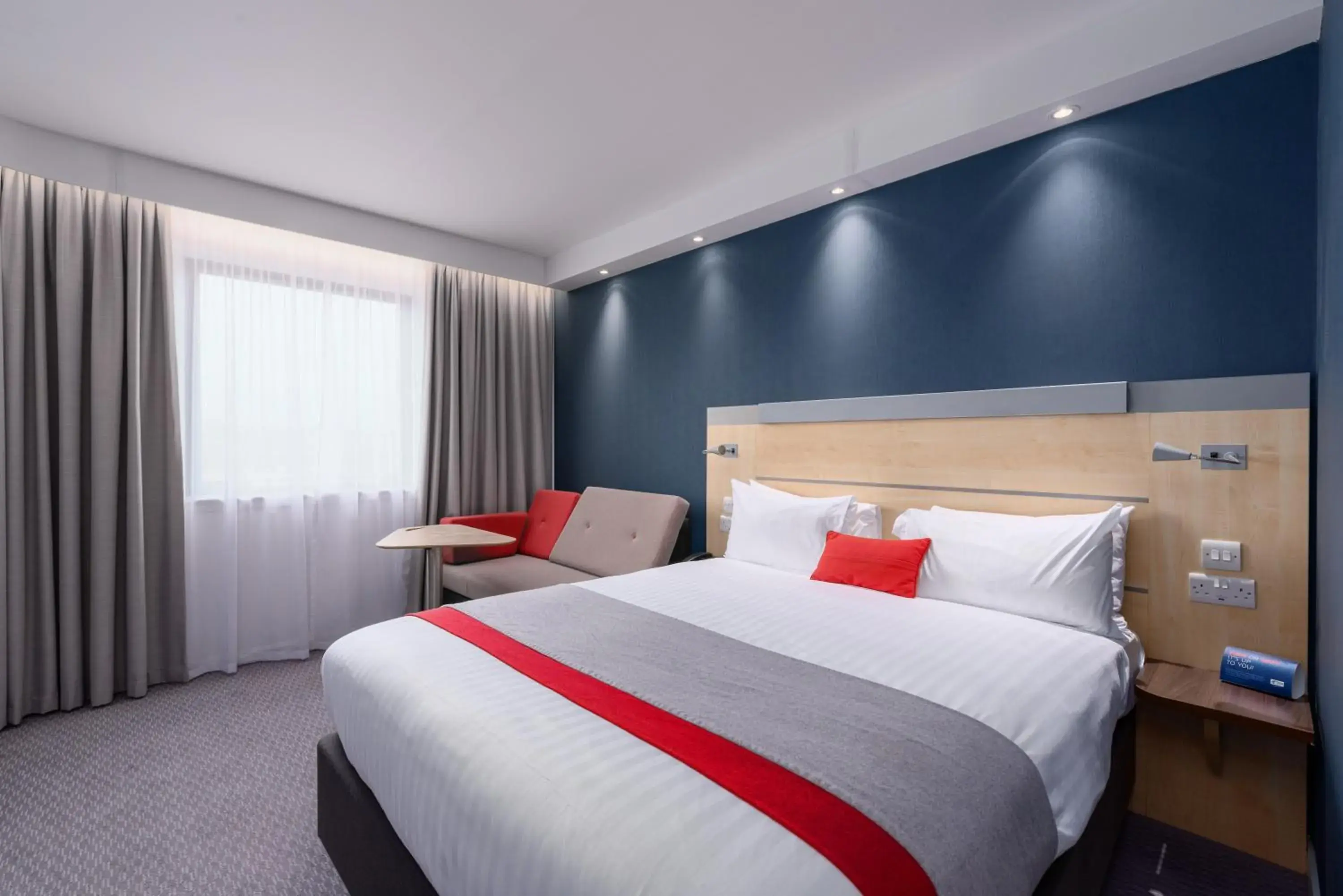 Photo of the whole room, Bed in Holiday Inn Express Ramsgate – Minster by IHG Photo of the whole room, Bed in Holiday Inn Express Ramsgate – Minster by IHG