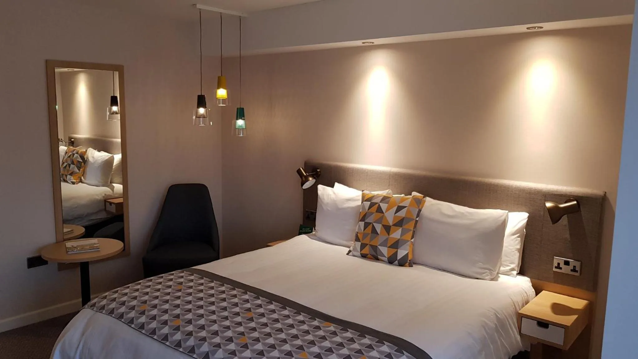 Photo of the whole room, Bed in Holiday Inn Mansfield Alfreton M1 Jct 28 by IHG