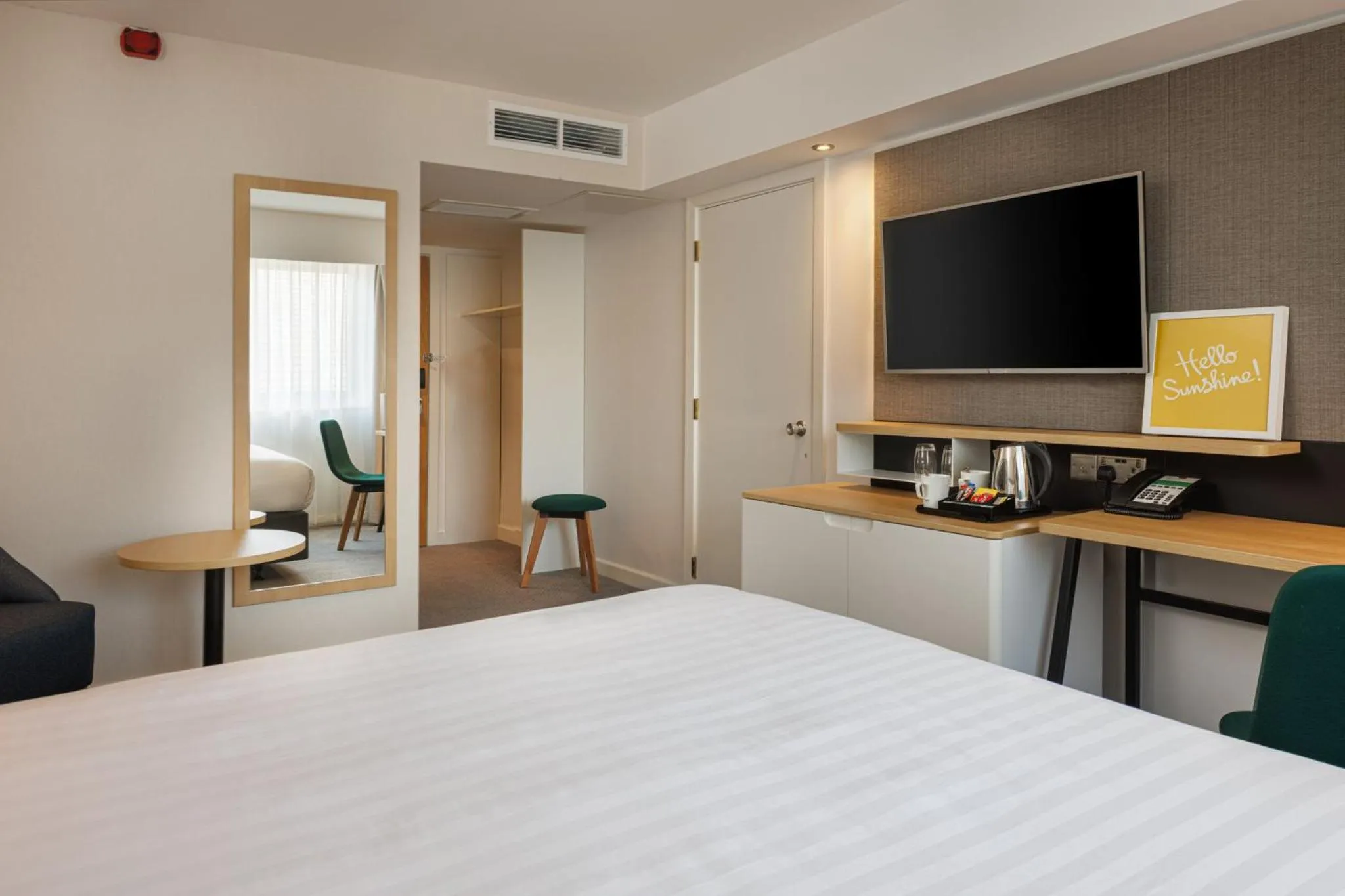 Photo of the whole room, Bed in Holiday Inn Mansfield Alfreton M1 Jct 28 by IHG