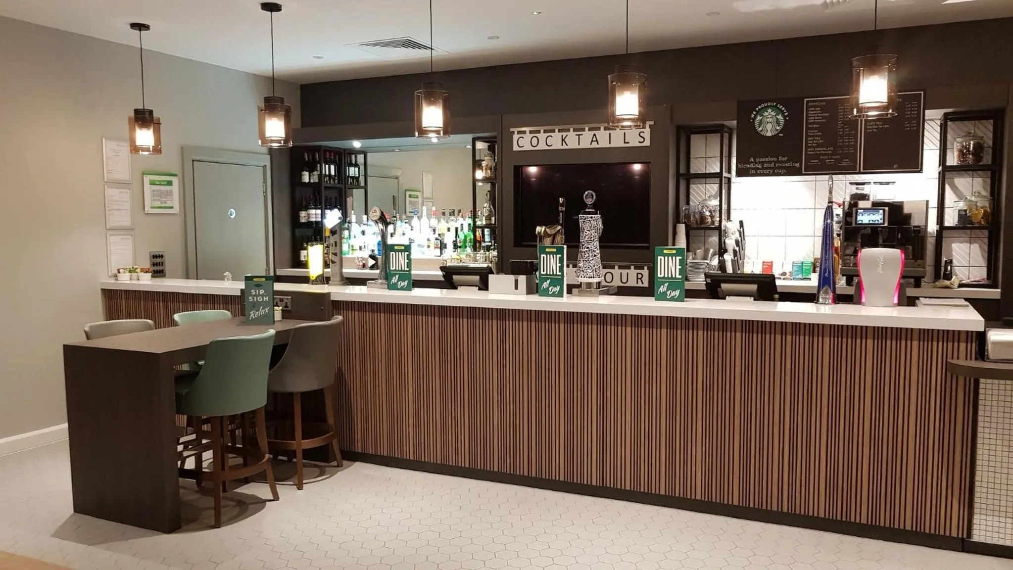 Lounge or bar in Holiday Inn Mansfield Alfreton M1 Jct 28 by IHG